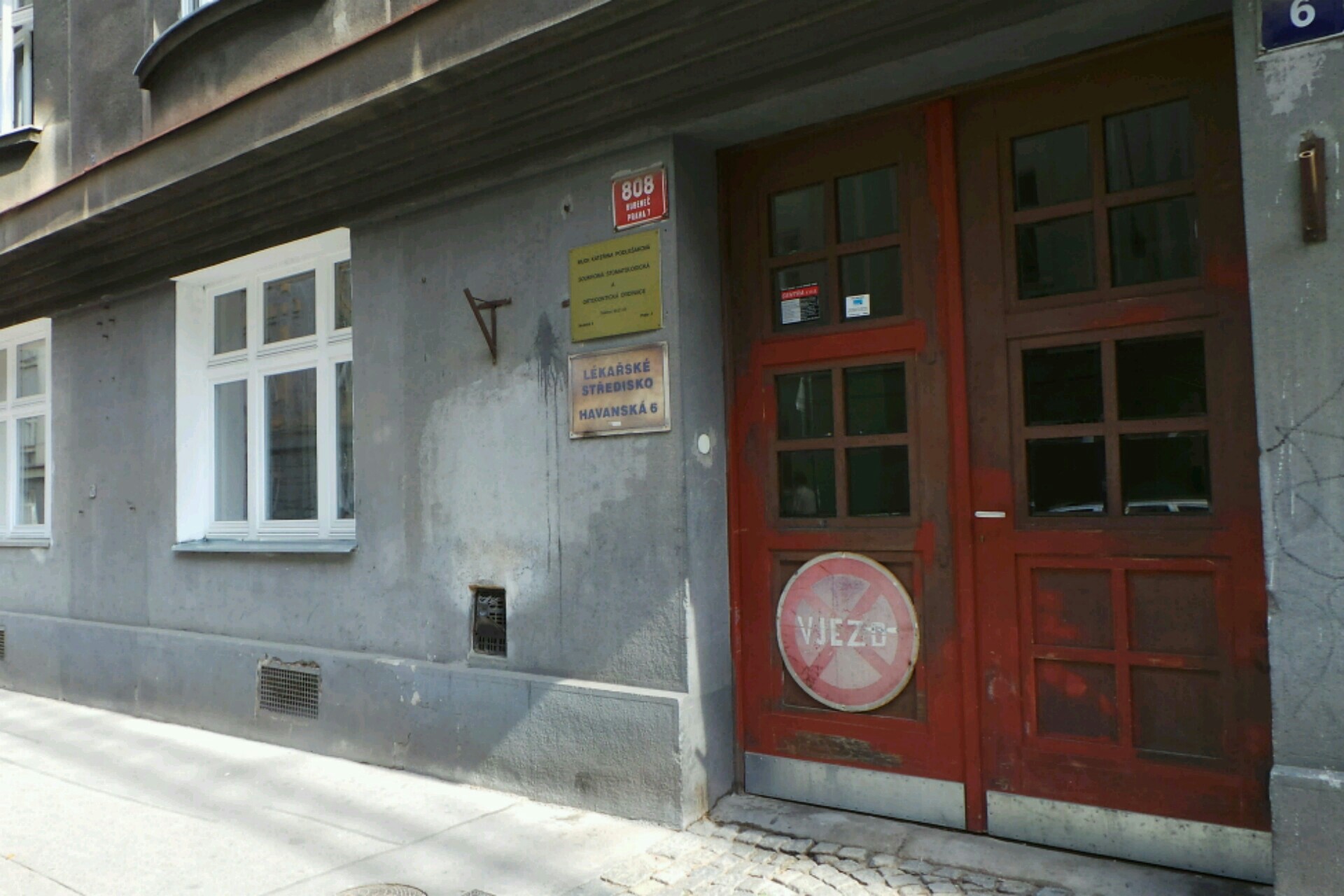 MUDr. Kateřina Podlešáková