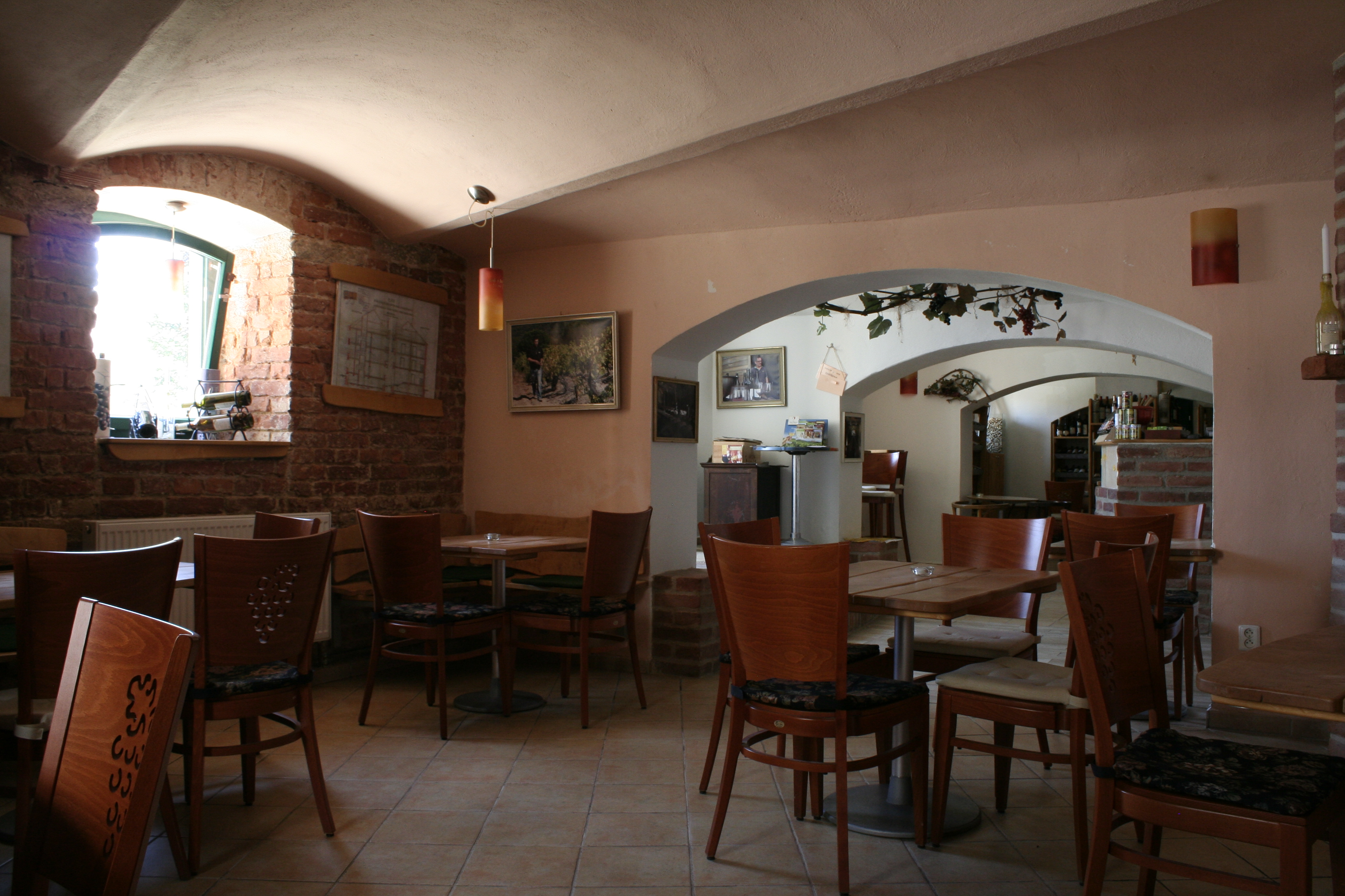 Vinotéka a vinný bar Vinové foto 3
