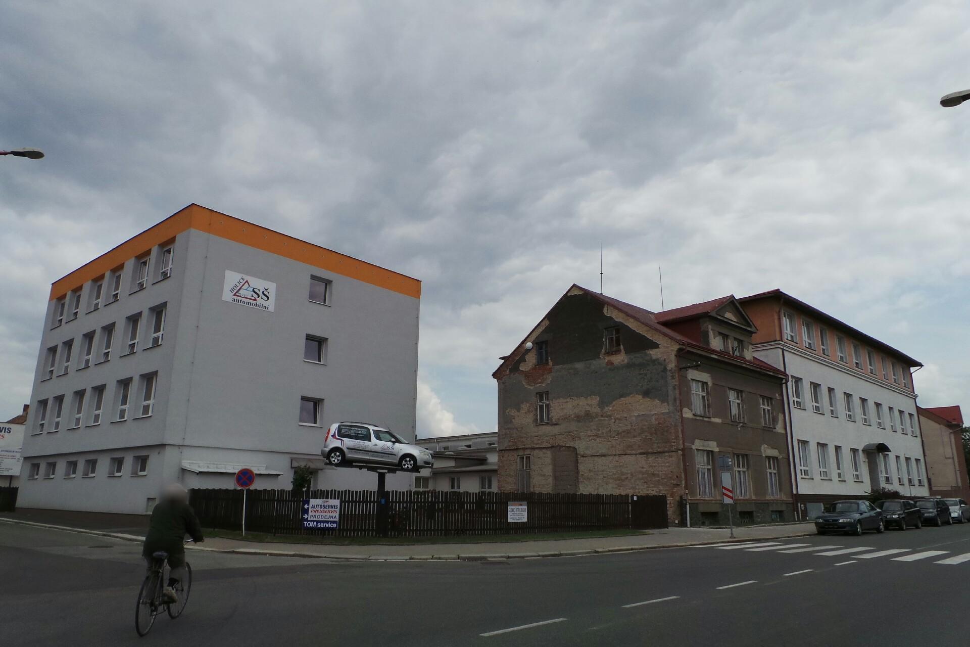 Střední škola automobilní Holice foto 2