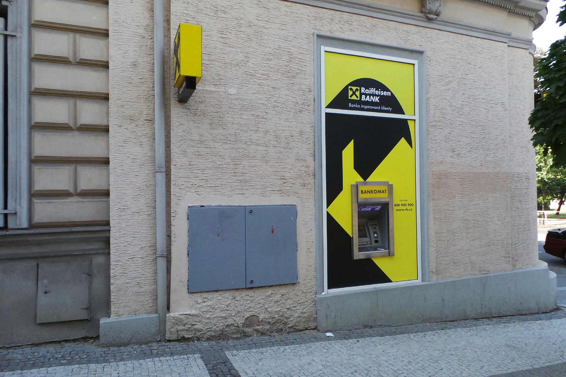 Raiffeisenbank - bankomat