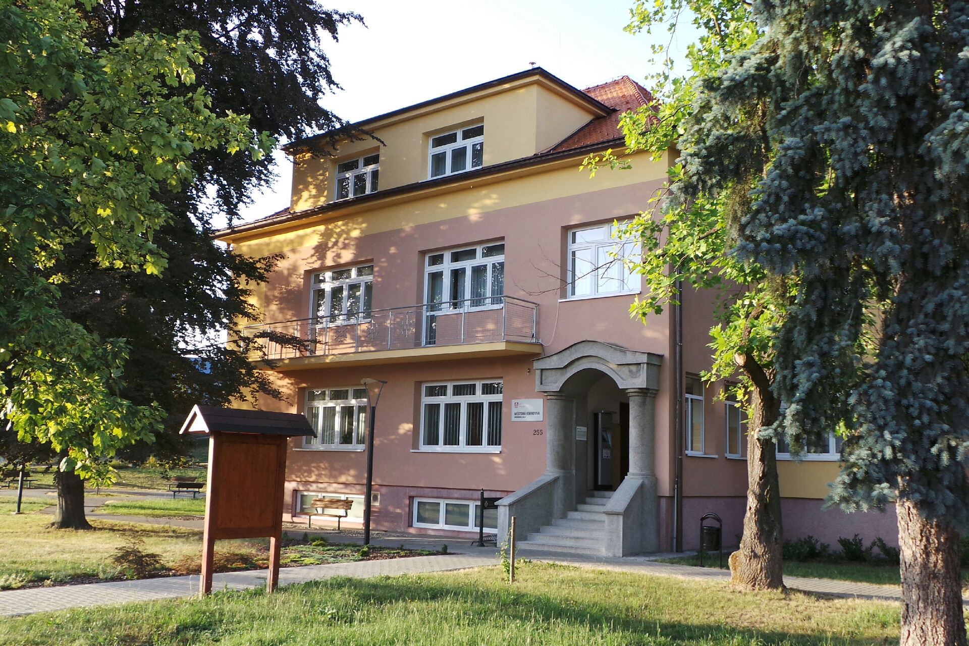 Městská knihovna Slavičín foto 2