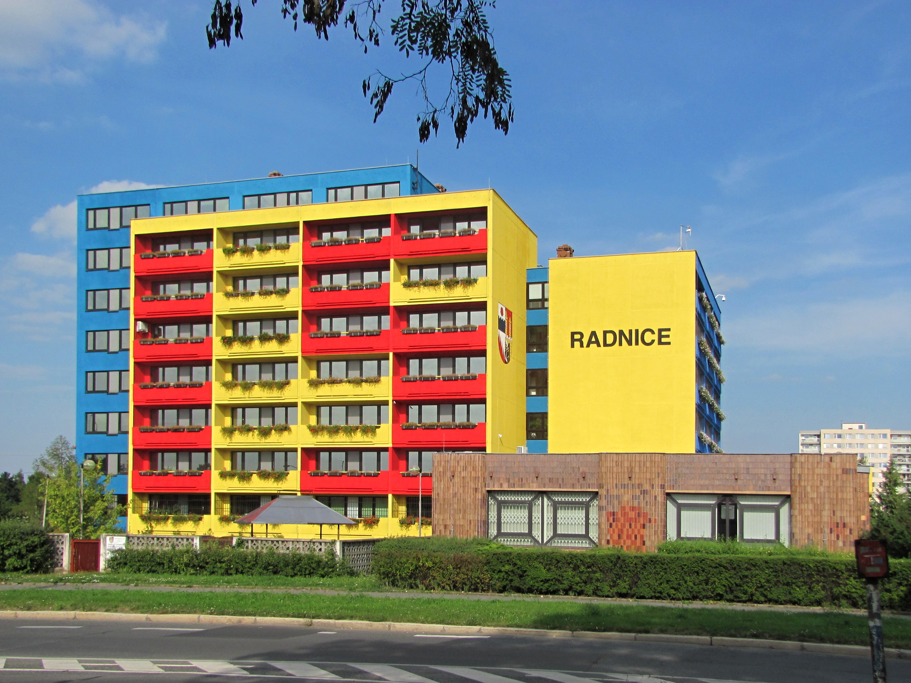 Úřad městské části Praha 15 foto 2