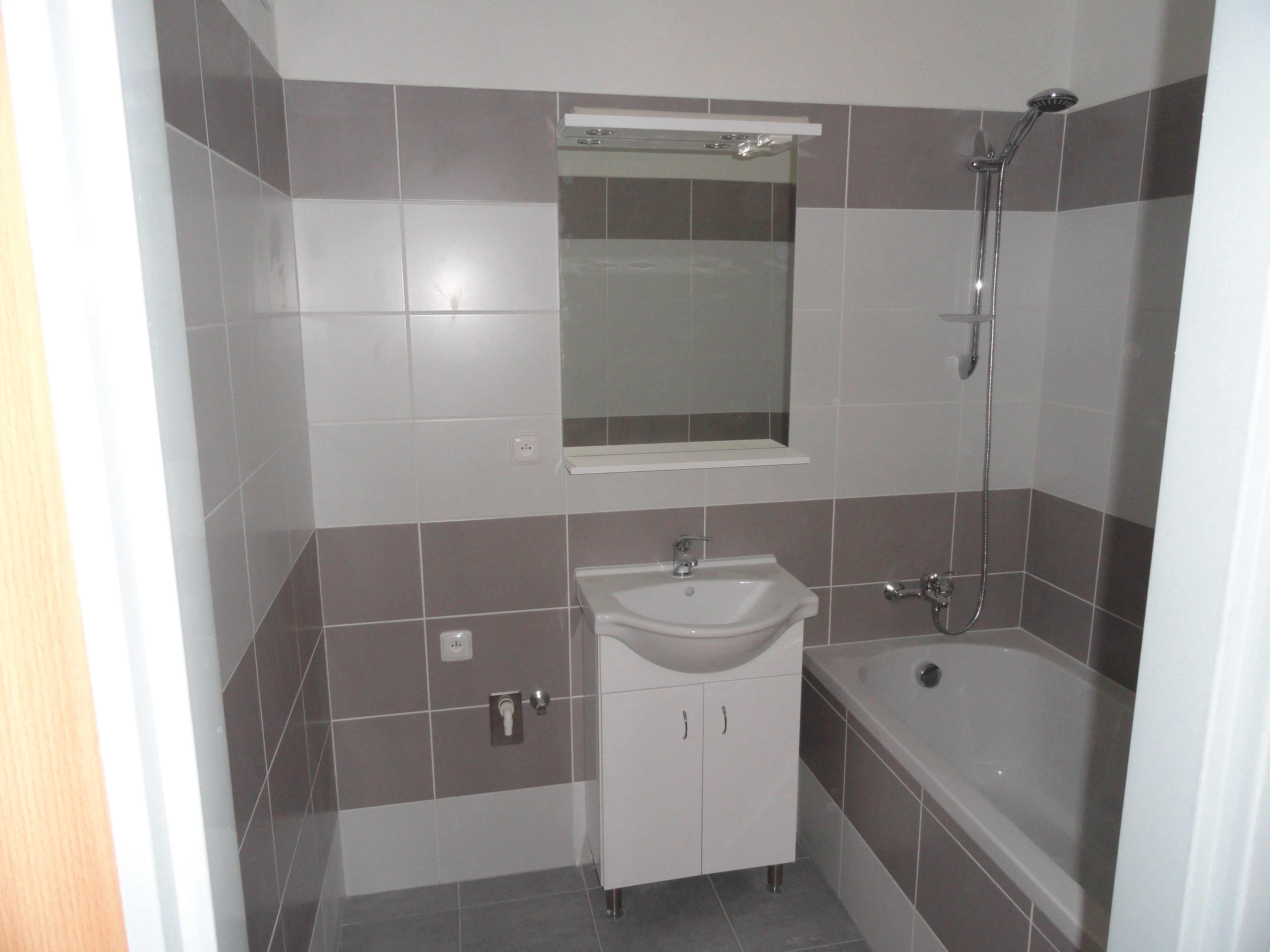 Záhorovský - rekonstrukce na klíč foto 3