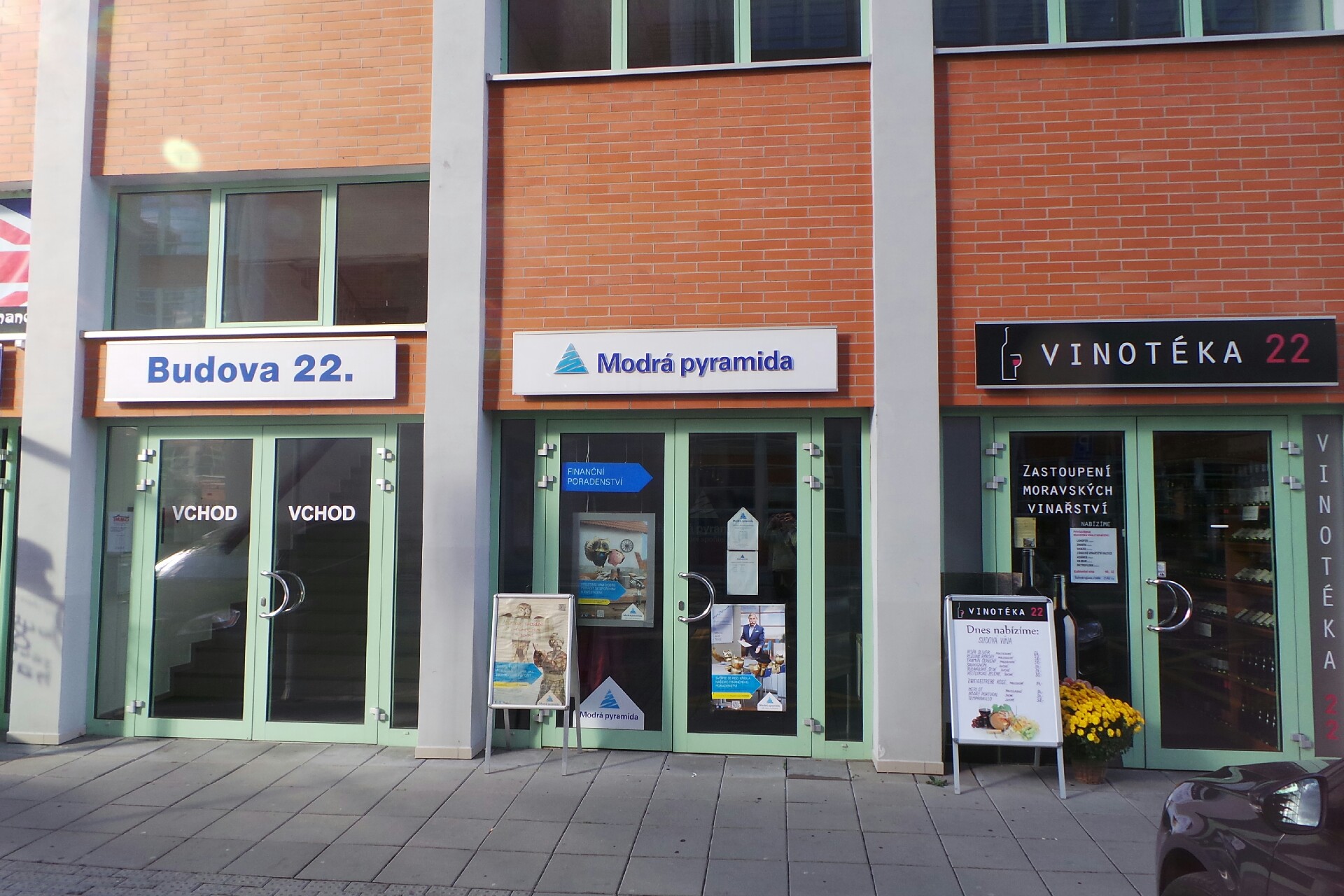 Mgr. Lenka Vasarábová - finanční a pojišťovací poradenství