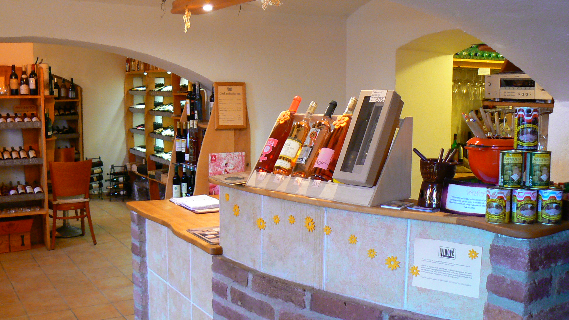 Vinotéka a vinný bar Vinové foto 3