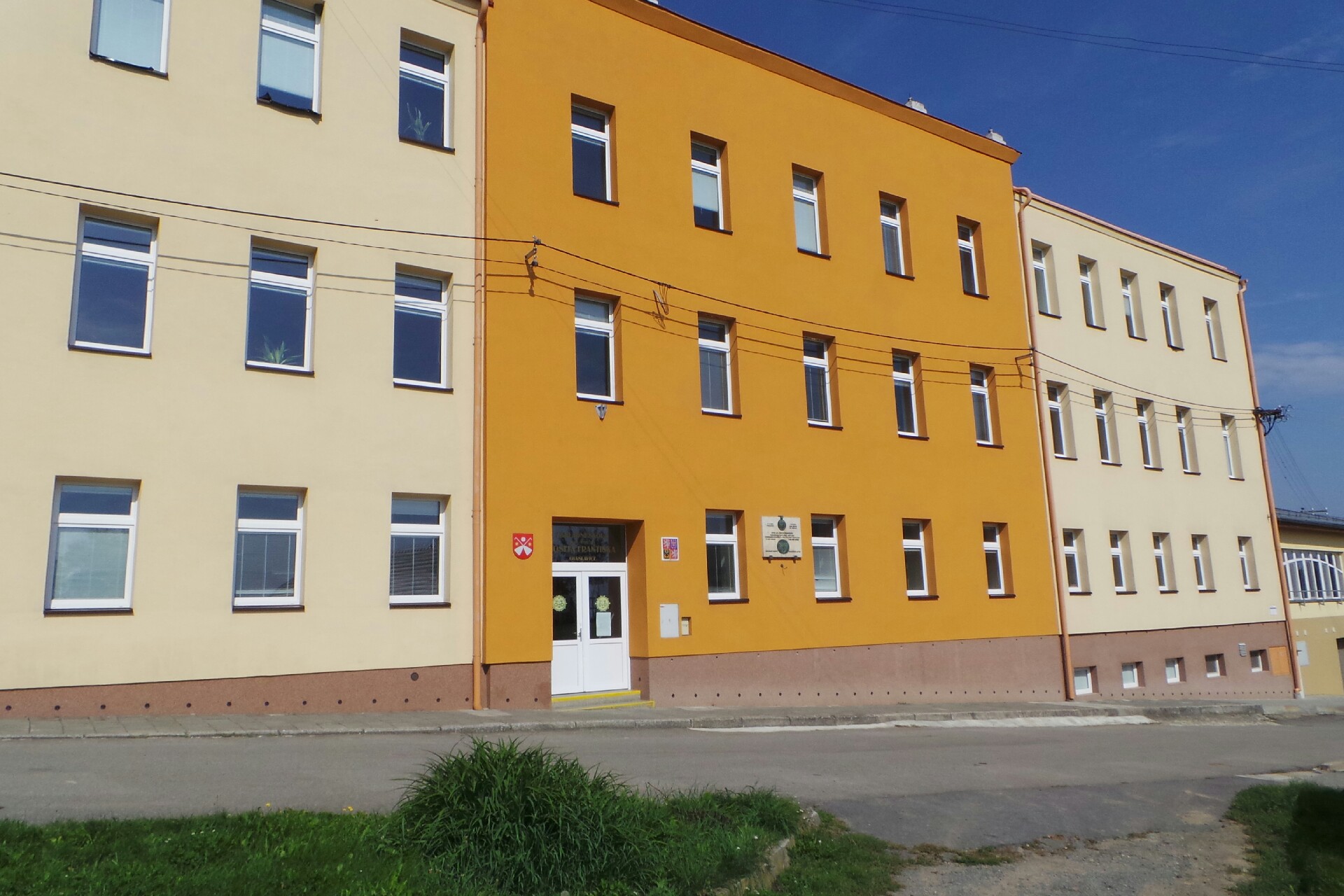 Základní škola nadporučíka letectva Josefa Františka a Mateřská škola Otaslavice