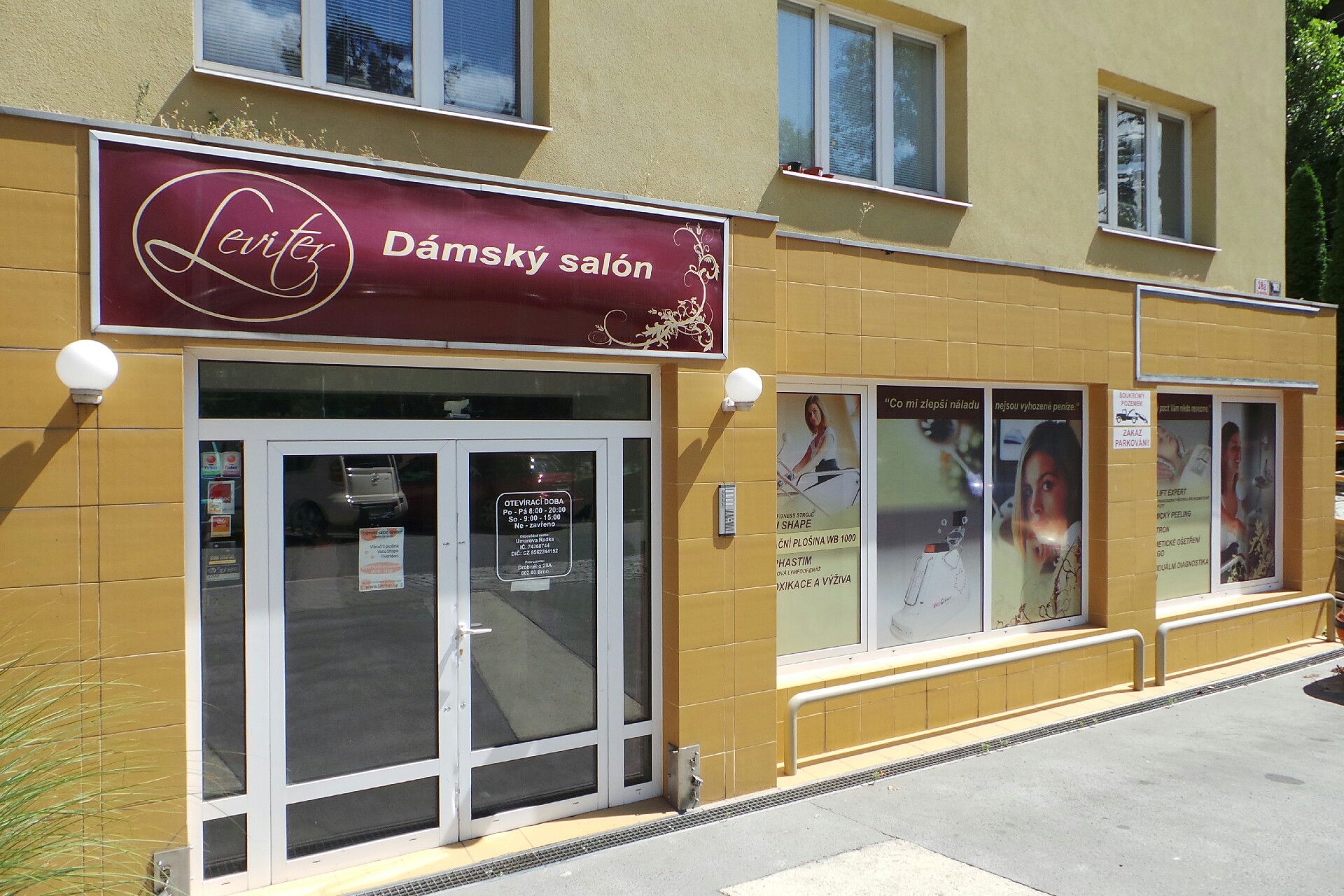 DÁMSKÝ SALON LEVITER