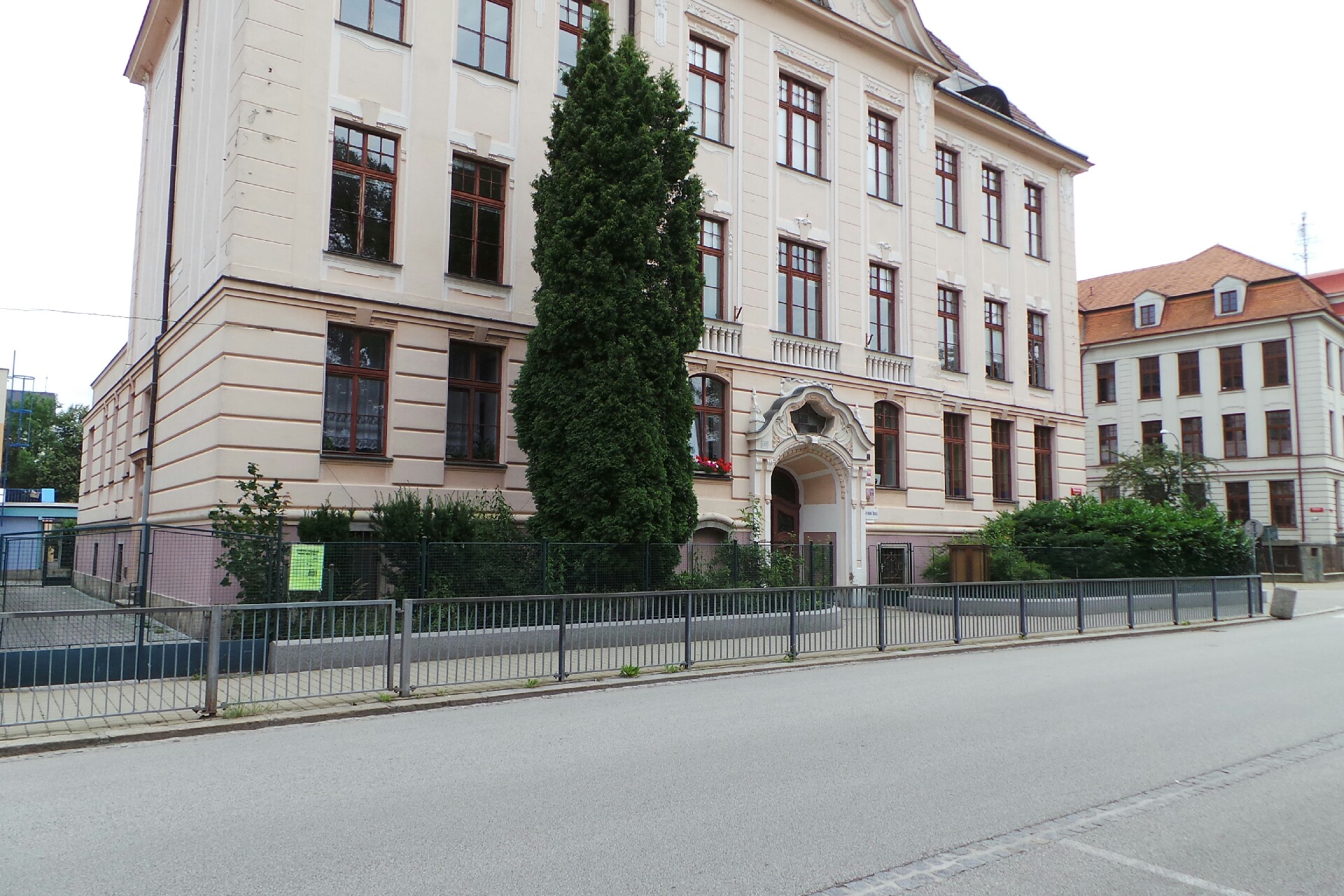 Základní škola, Dukelská 11, České Budějovice foto 2