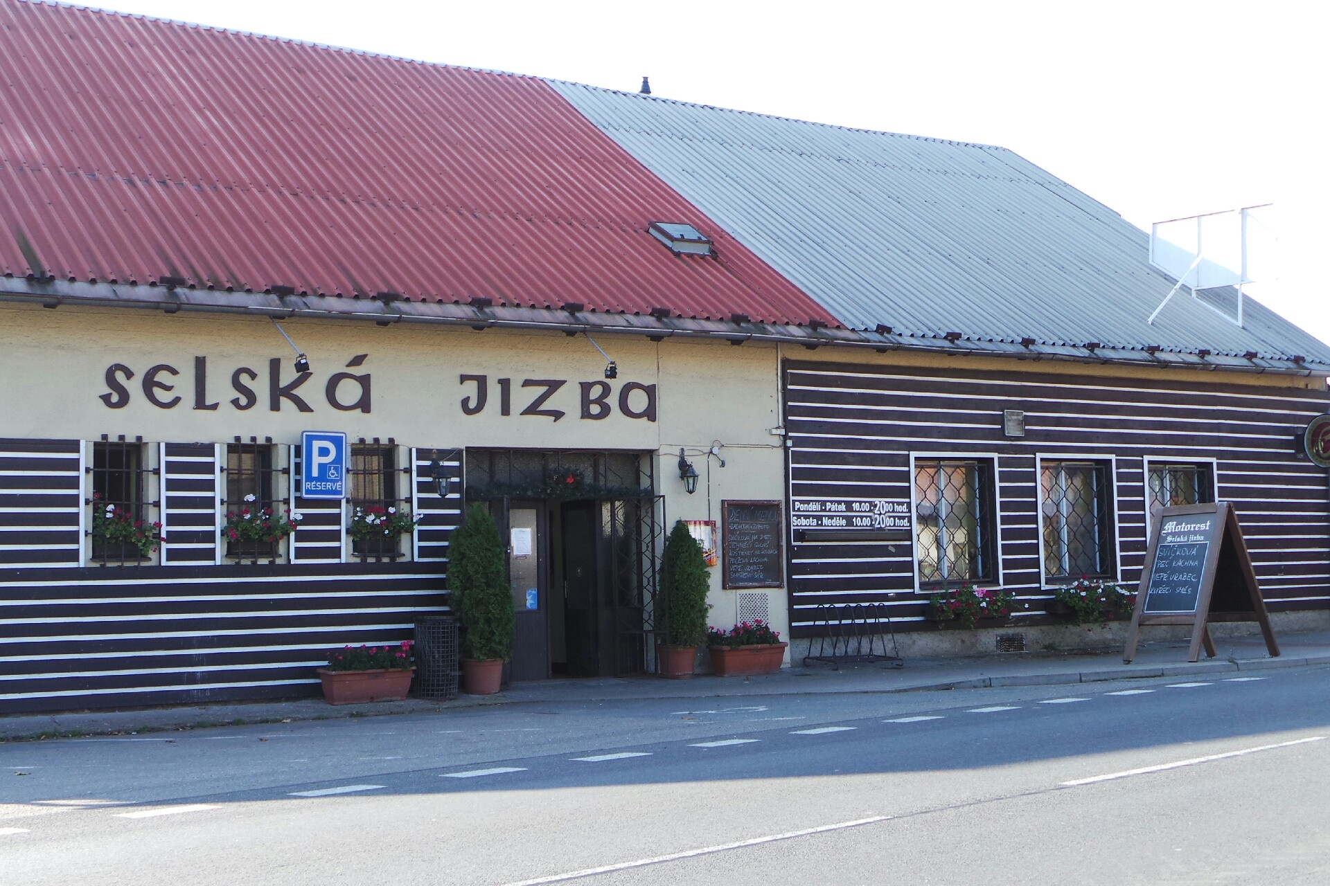 SELSKÁ JIZBA