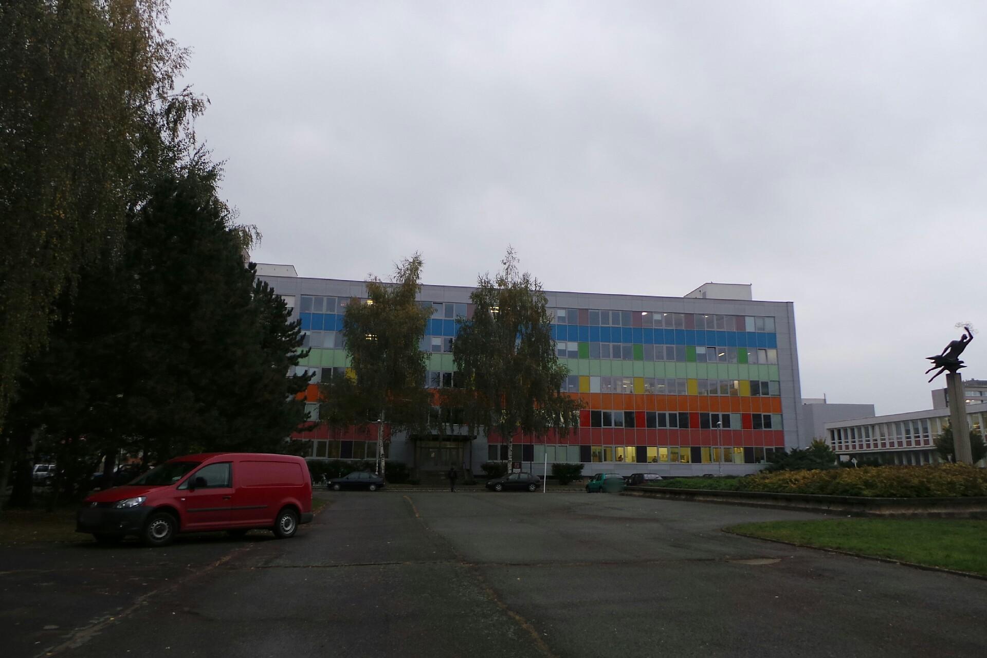 Střední škola a vyšší odborná škola aplikované kybernetiky - domov mládeže