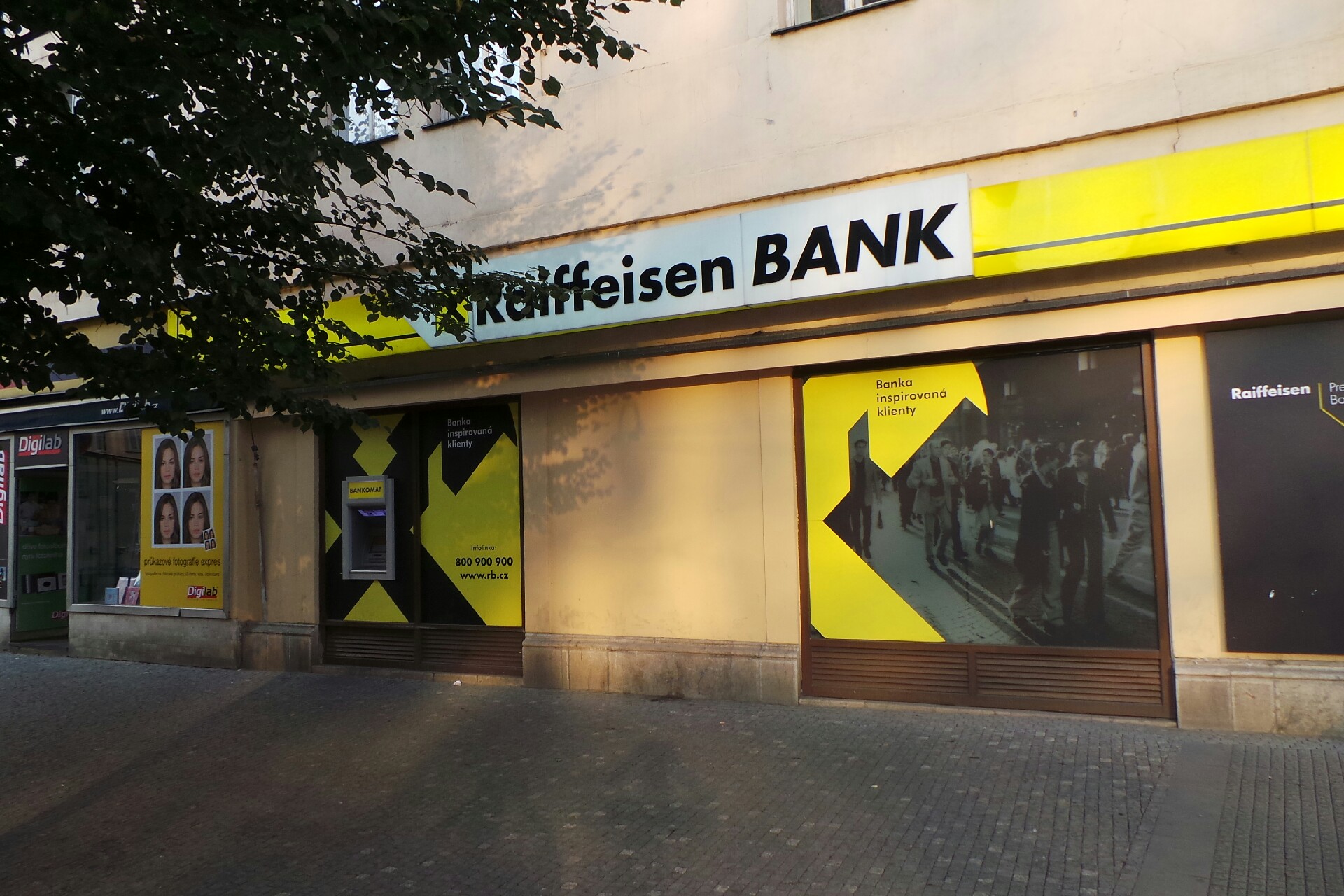 Raiffeisenbank - bankomat foto 2