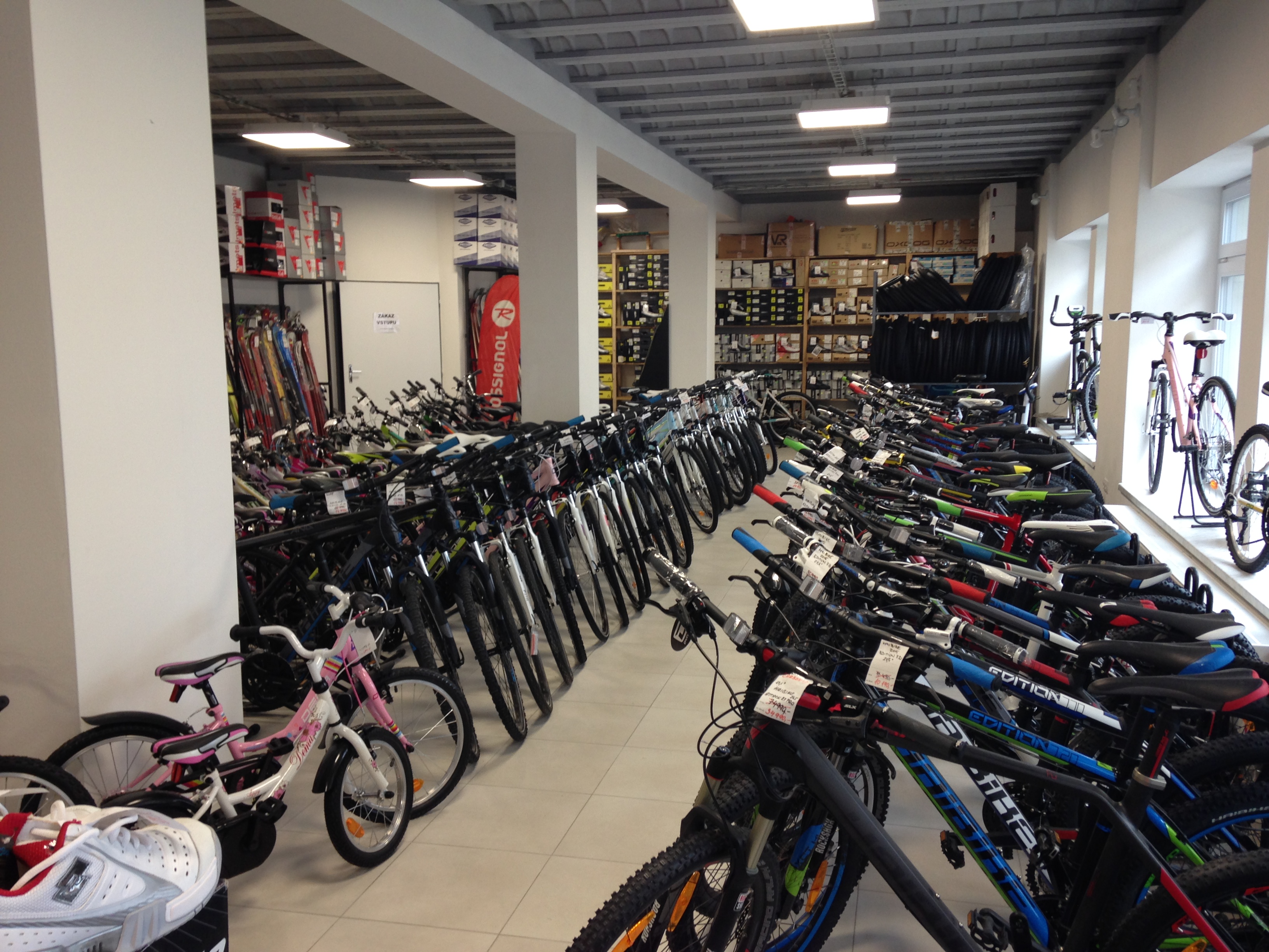 Prodej sportovního vybavení - MATES SPORT Bike & Ski Centrum foto 6