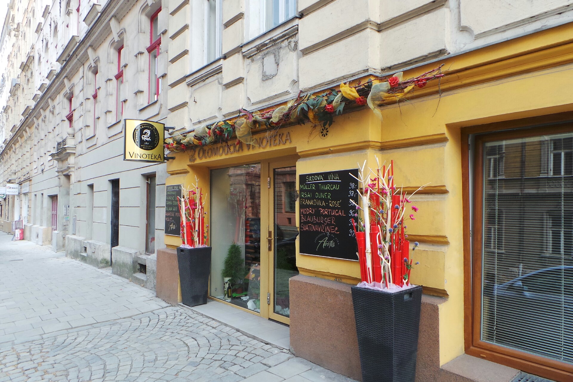 2. OLOMOUCKÁ VINOTÉKA