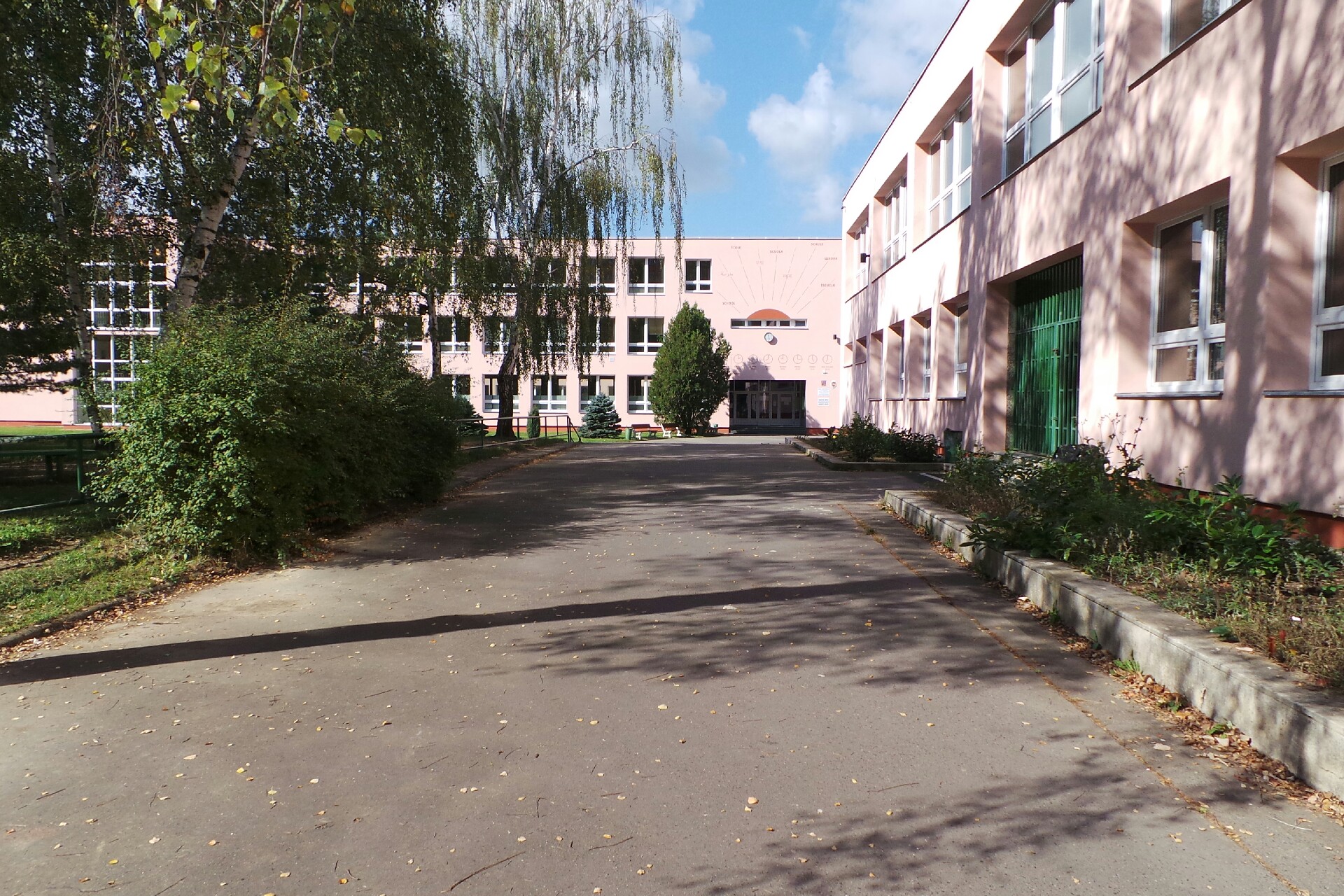 Základní škola a mateřská škola Ústavní, Praha 8, Hlivická 1