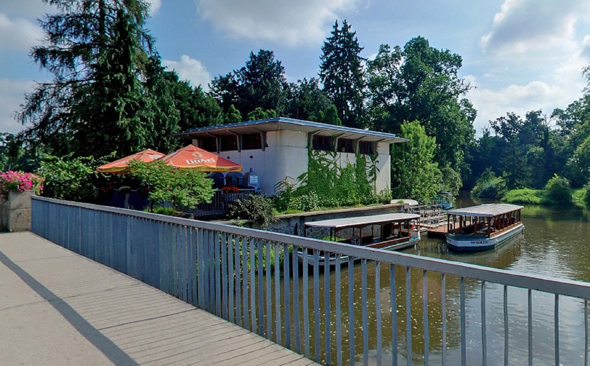 Občerstvení přístaviště Zámek