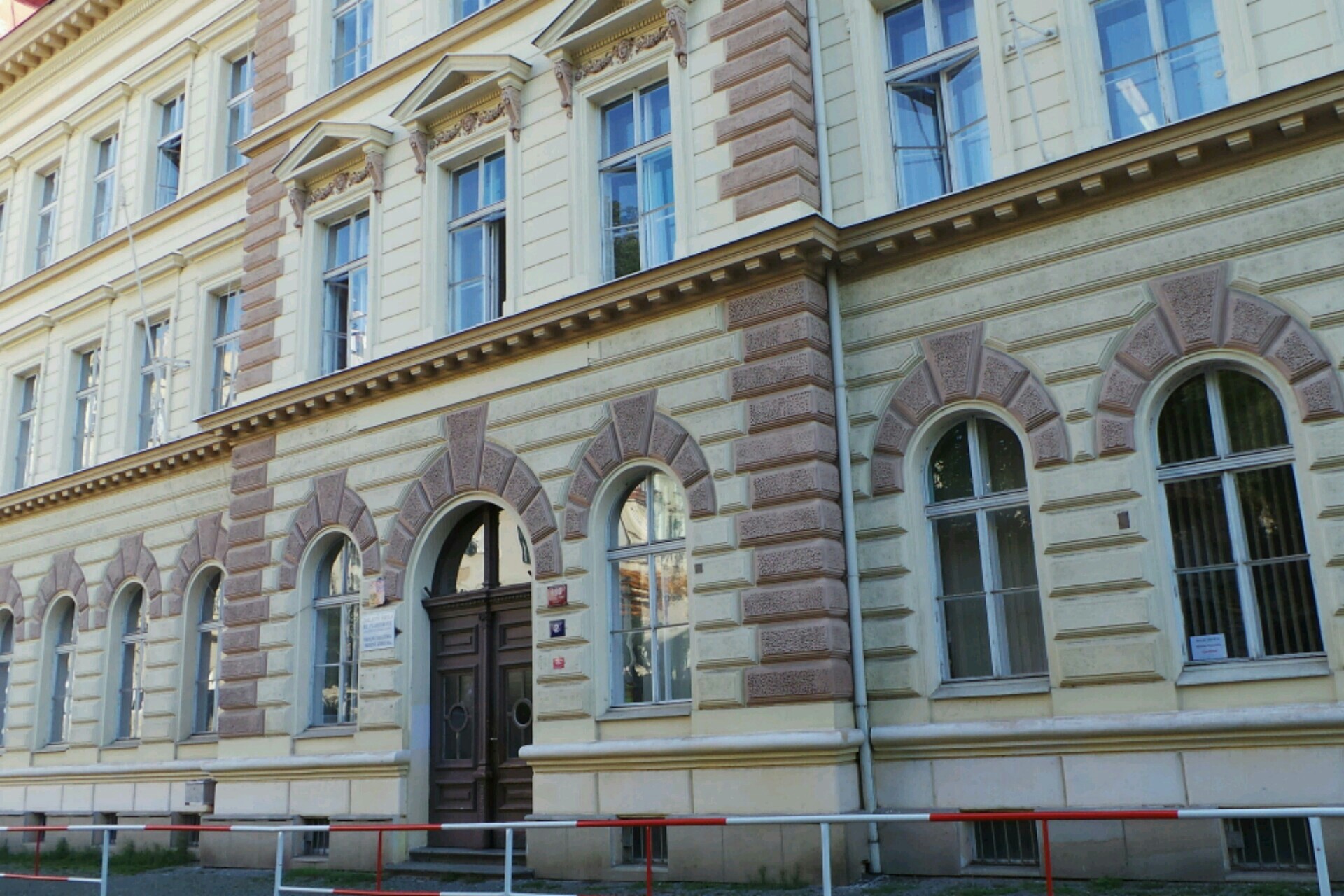 ZŠ Františky Plamínkové s rozšířenou výukou jazyků Praha 7