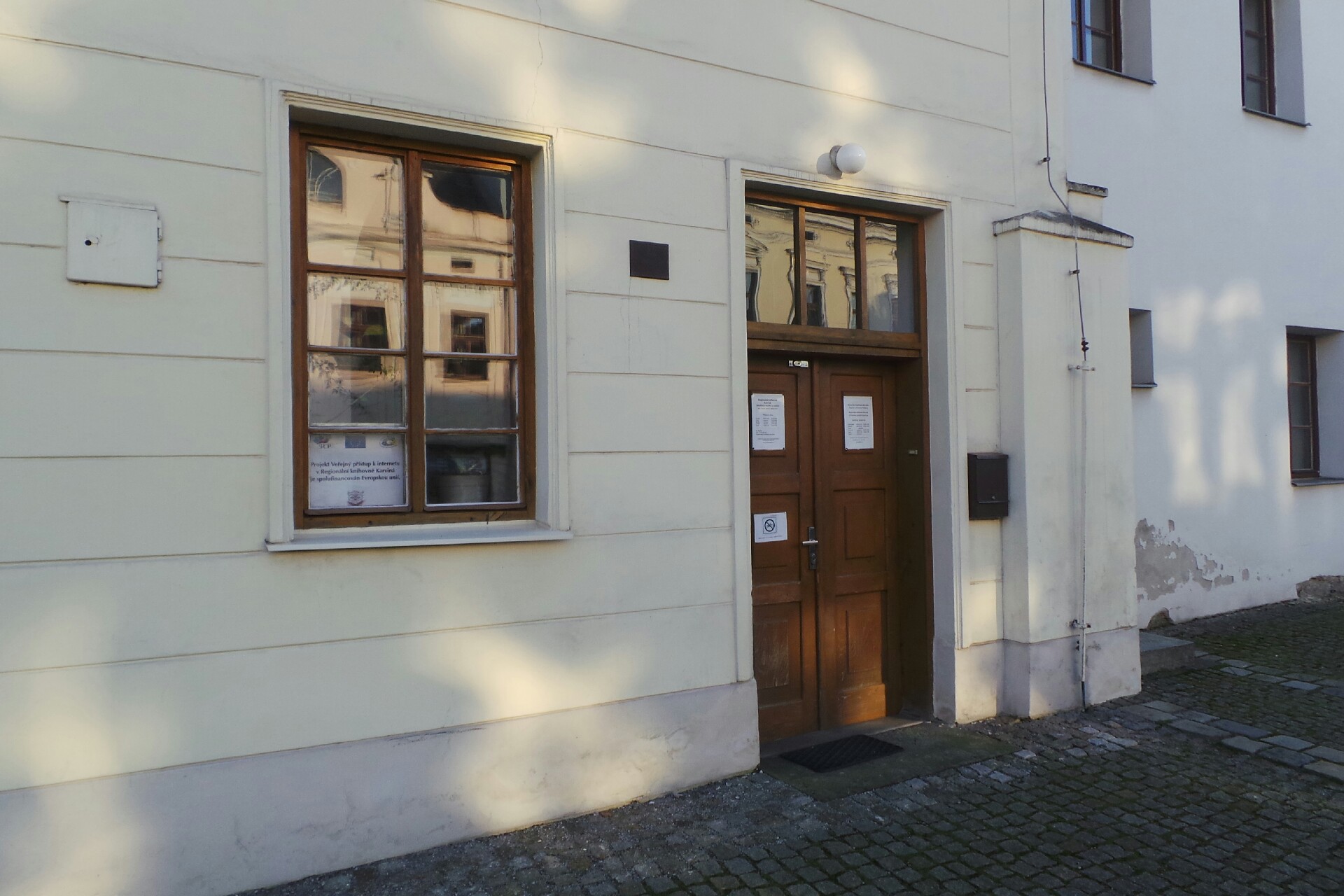 Regionální knihovna Karviná - Oddělení polské literatury; Oddělení pro mládež a dospělé