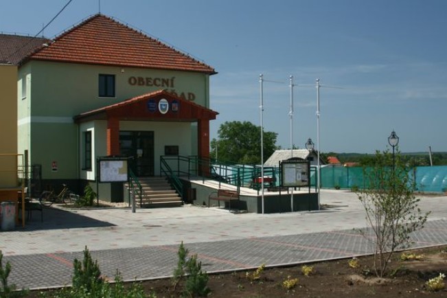 Hrádek - obecní úřad foto 2