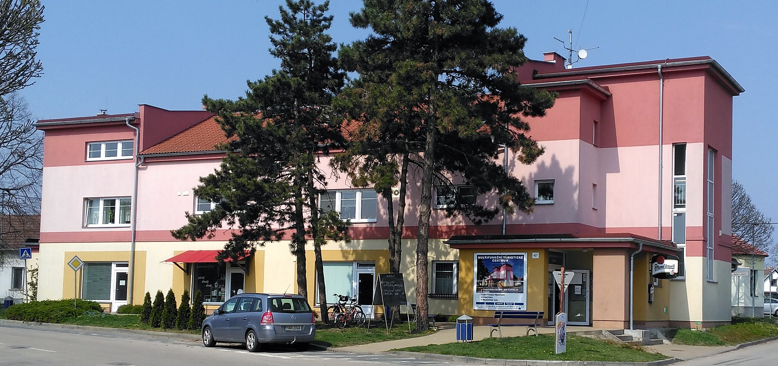 Kulturně společenské centrum Hrušky foto 2