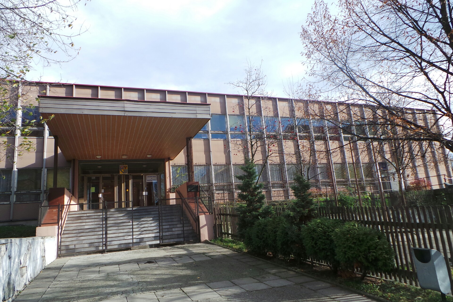 Základní škola a Mateřská škola Hranice, Studentská 1095 foto 1