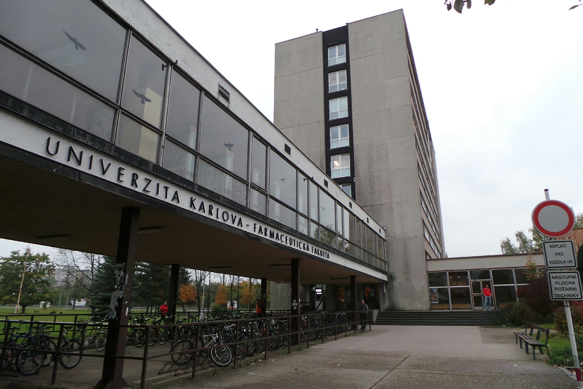 Katedra farmaceutické chemie a farmaceutické analýzy Farmaceutické fakulty - Univerzita Karlova