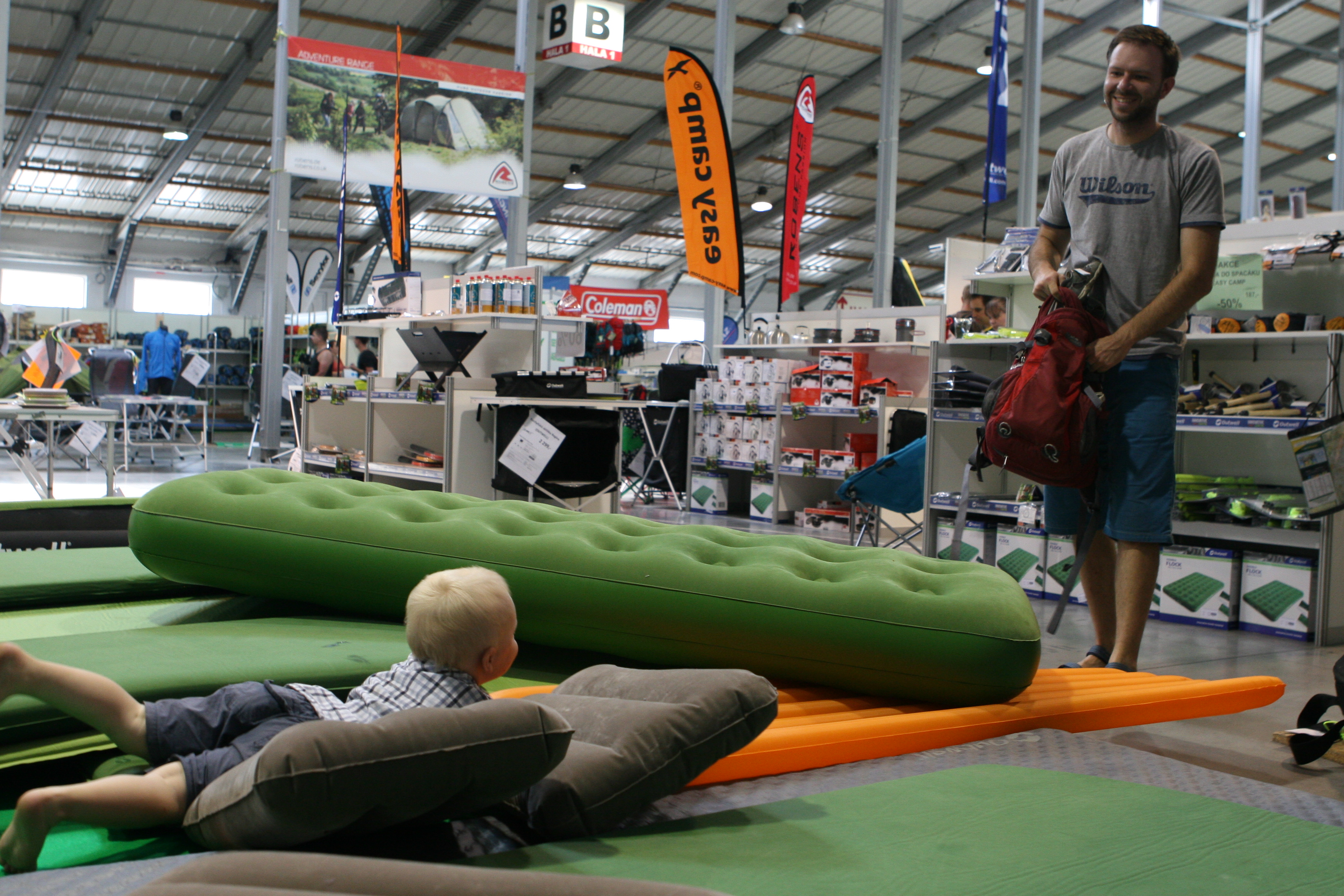 Výstava stanů a vybavení do přírody foto 2