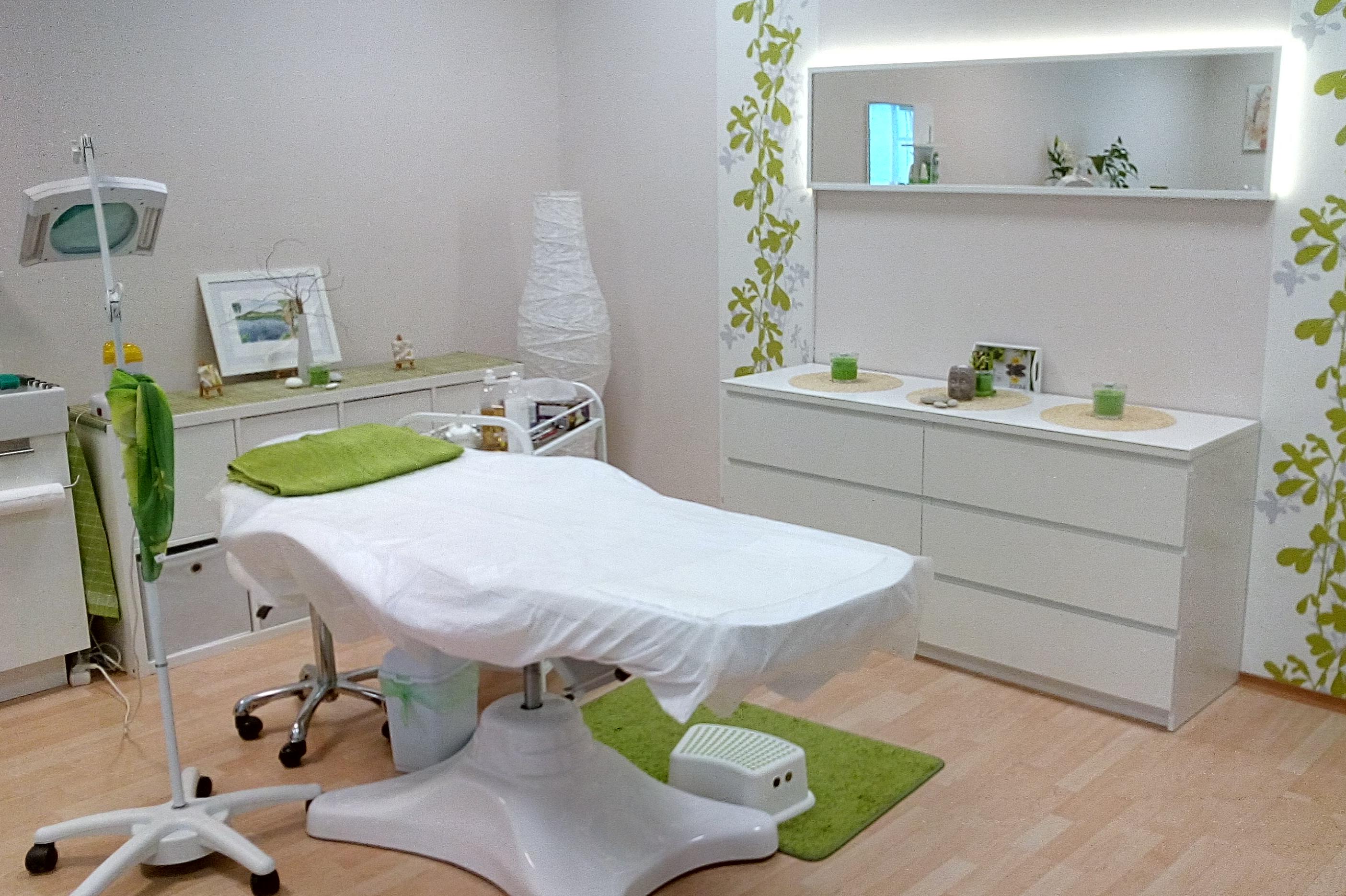 Kosmetický salón, masáže Romana Maňhalová