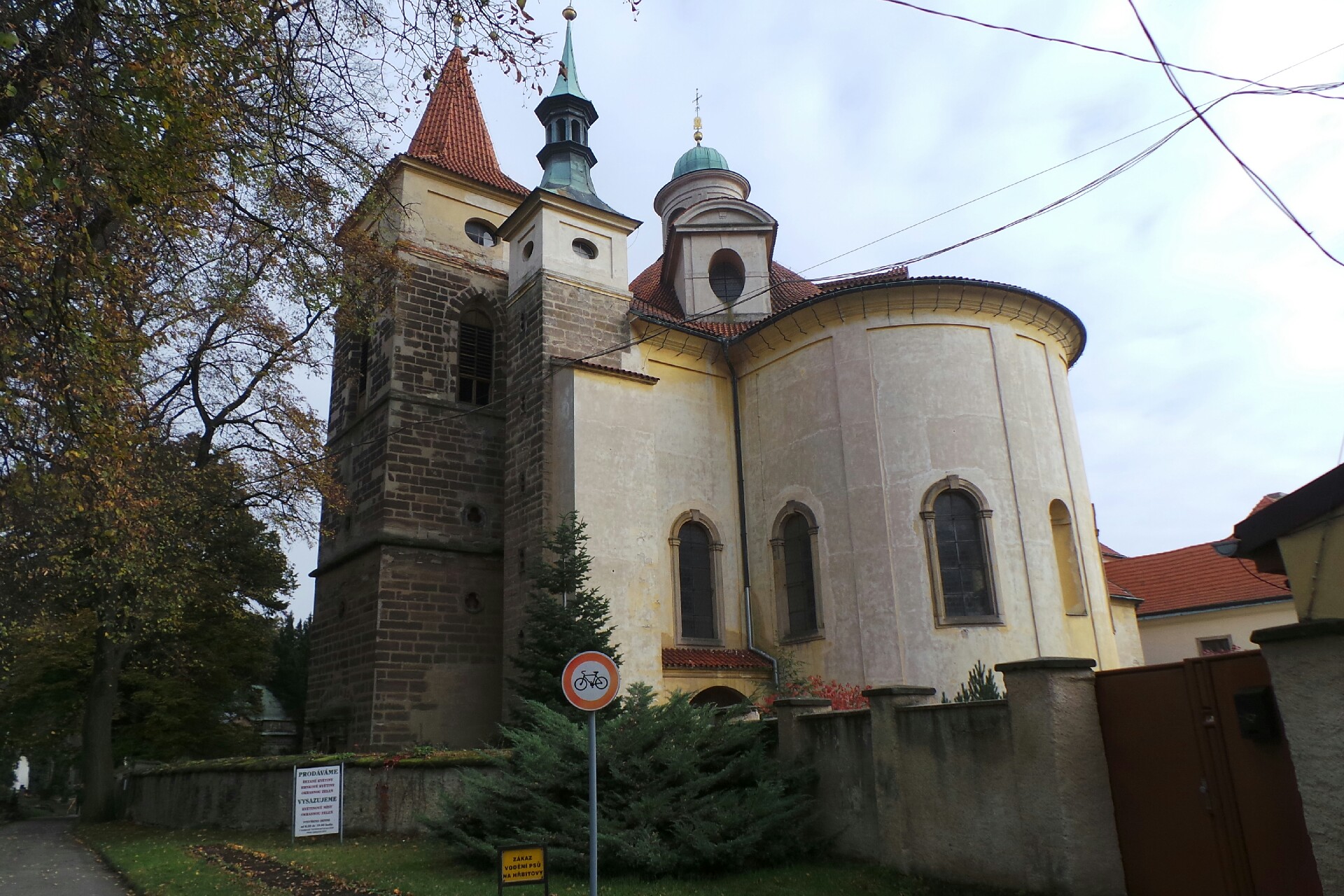 Klášter Nejsvětější Trojice Řádu bosých karmelitánů foto 2