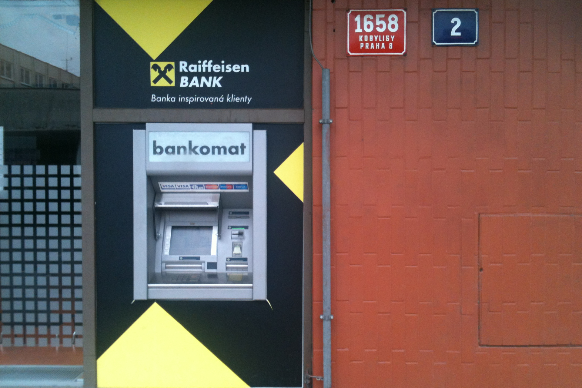 Raiffeisenbank - bankomat