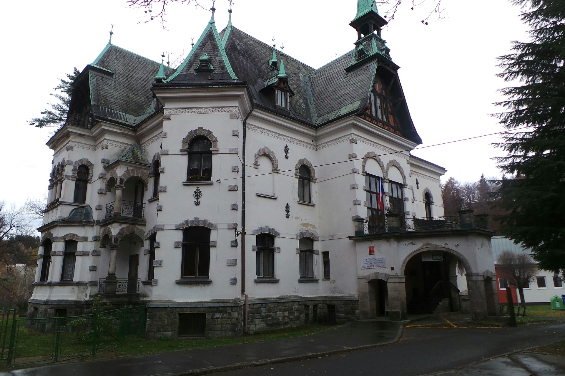 Kulturní a informační středisko Riedelova vila Desná