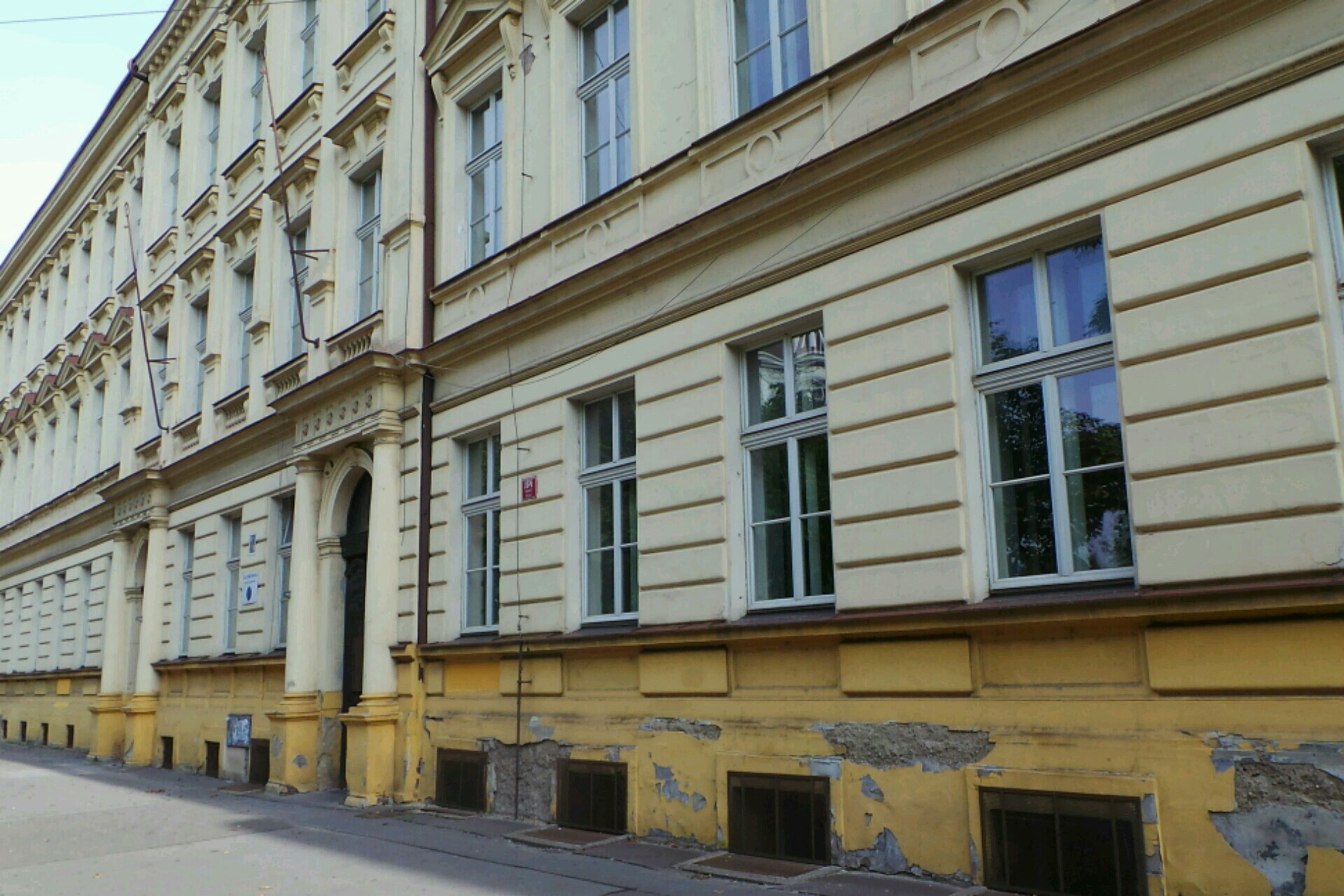 ZŠ Praha 7, Korunovační 8