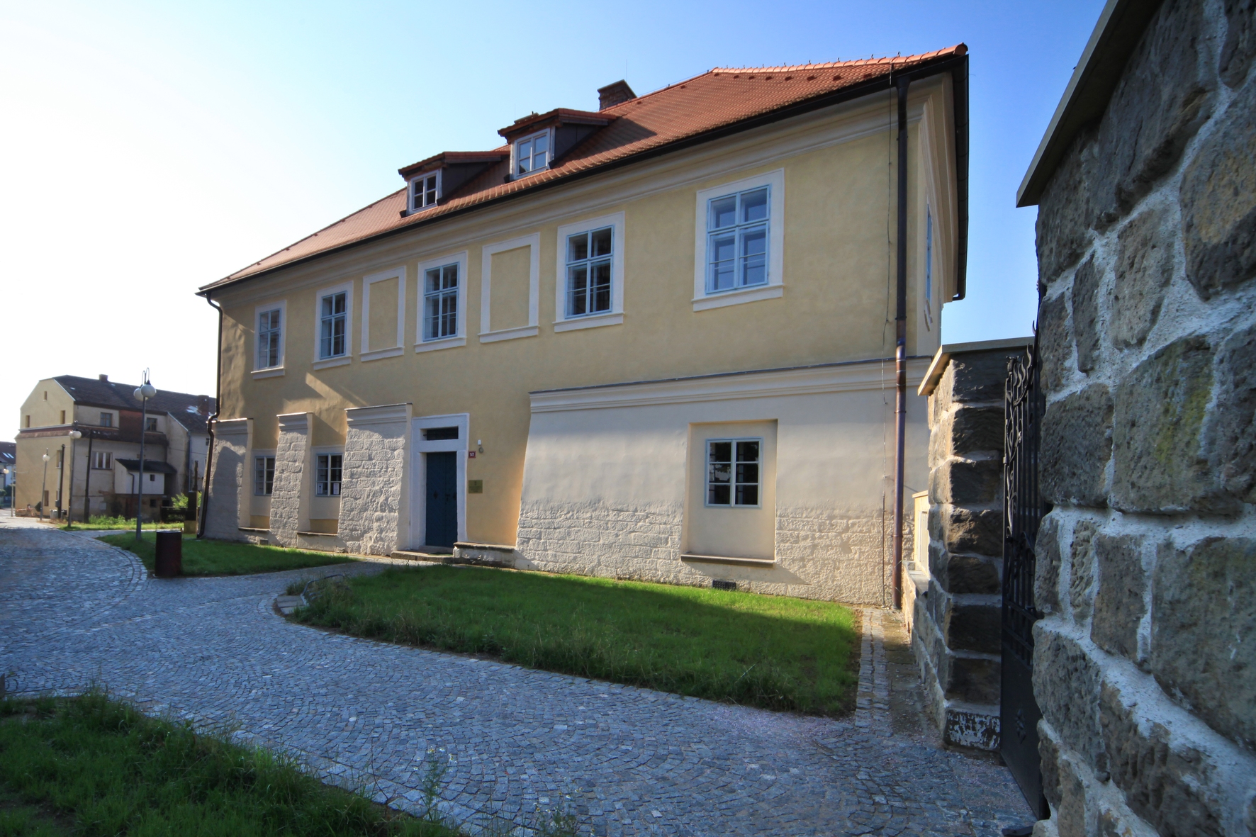 Městská knihovna Dolní Bousov foto 2