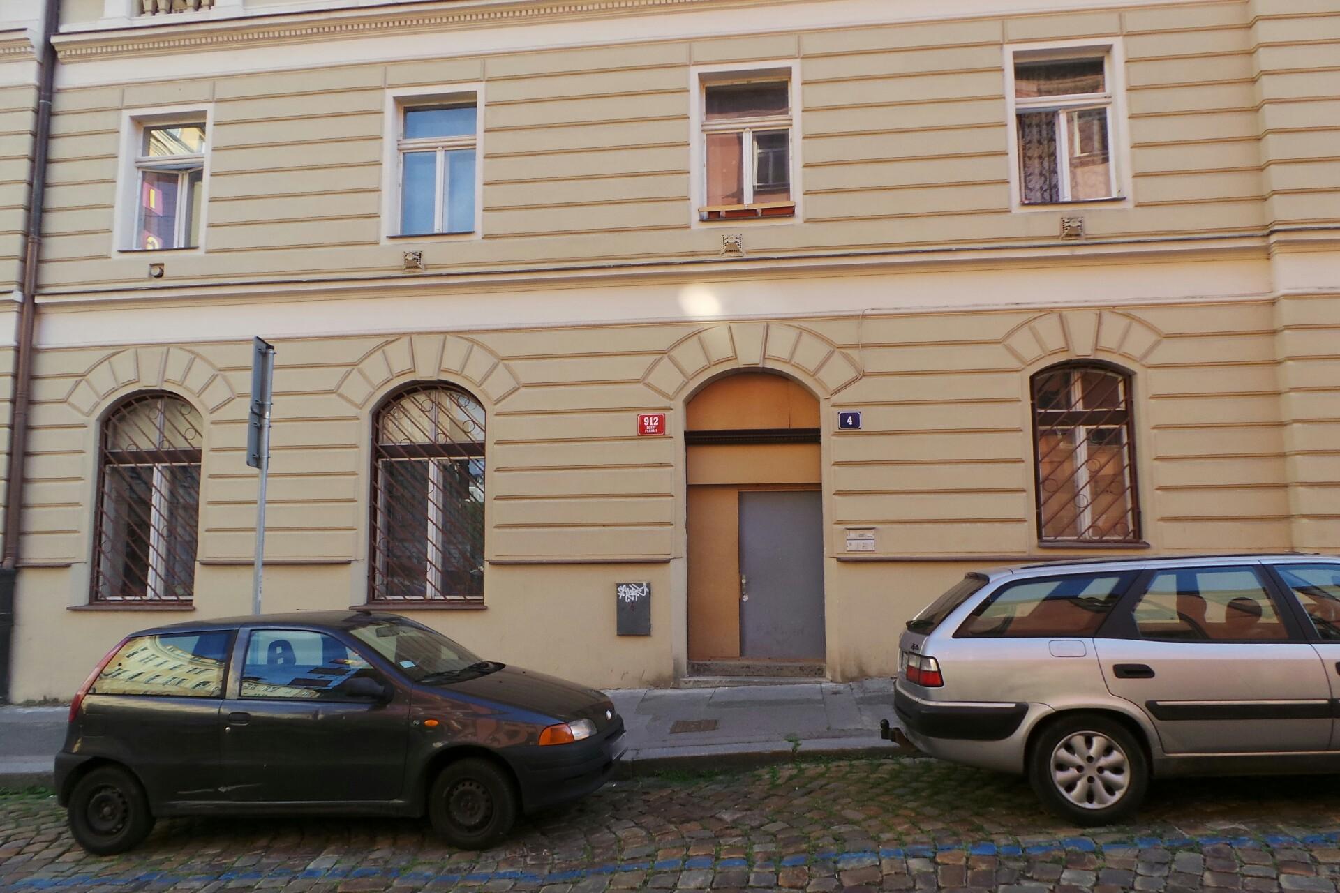 UNIREGL PRAHA, s.r.o.