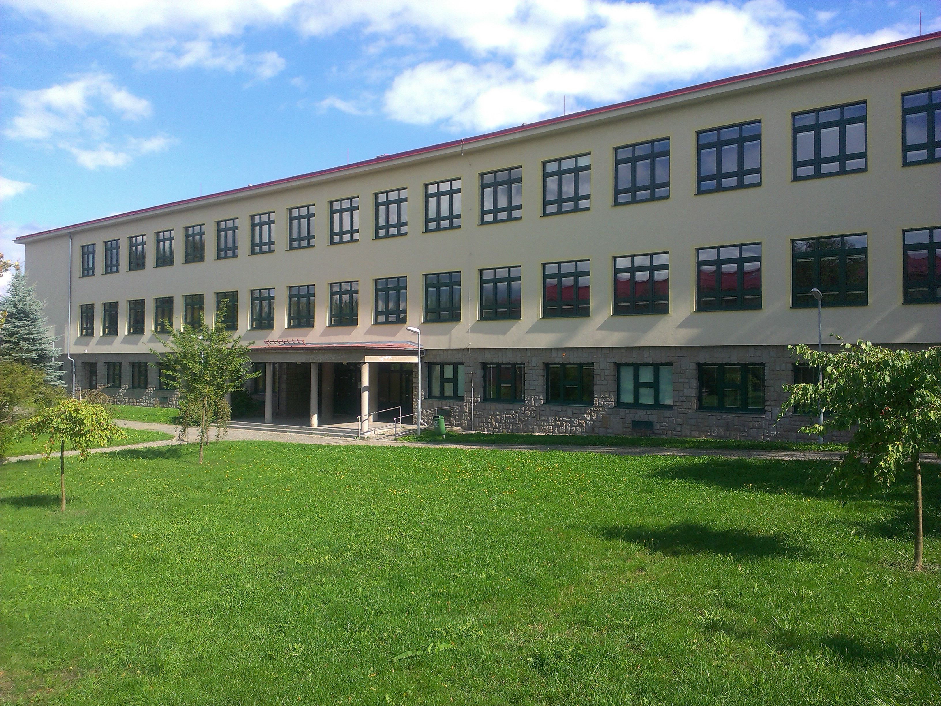 ZŠ Telč, Hradecká