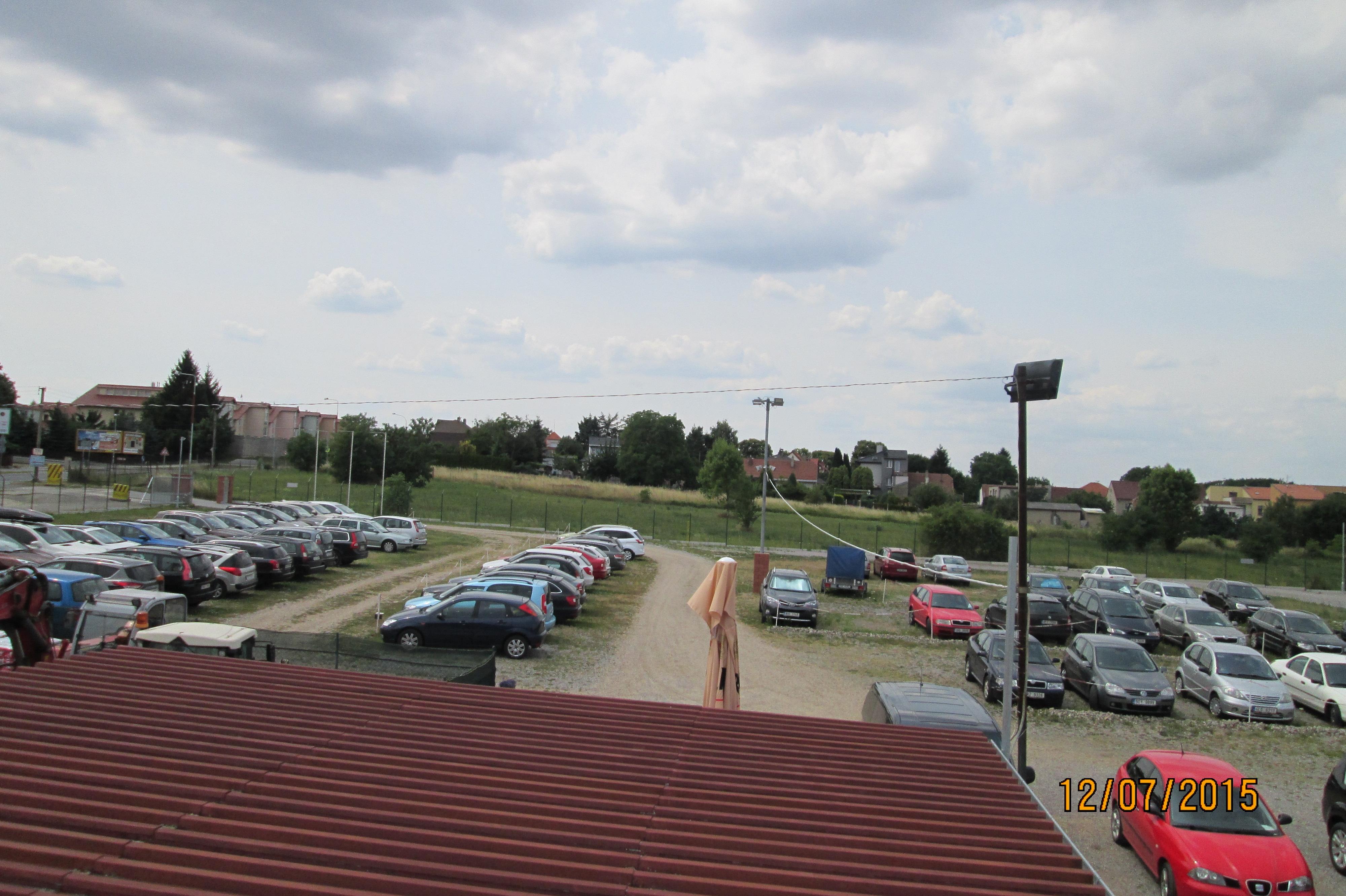 Parkoviště u letiště Praha.cz foto 1