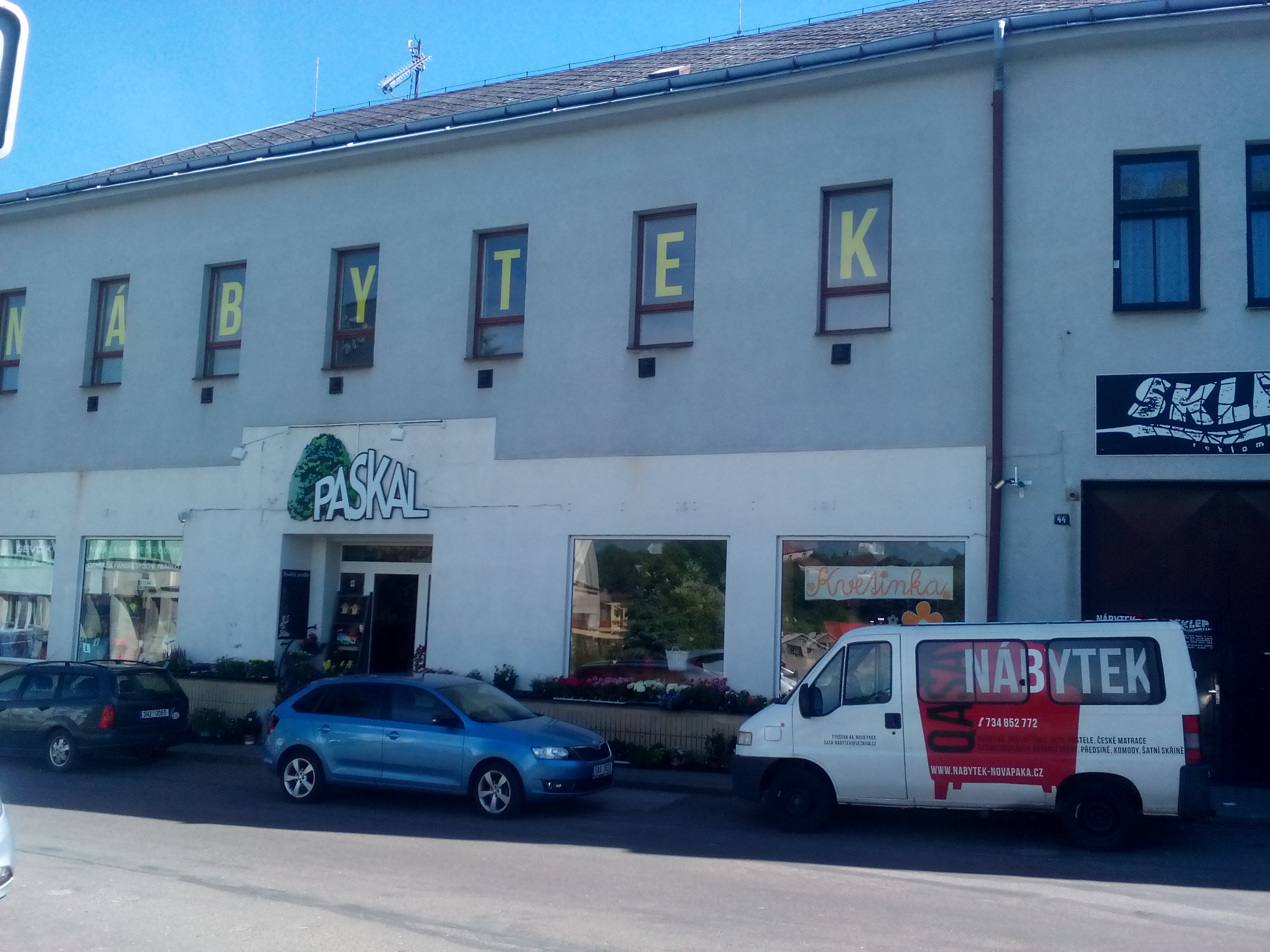 QASA NÁBYTEK foto 2