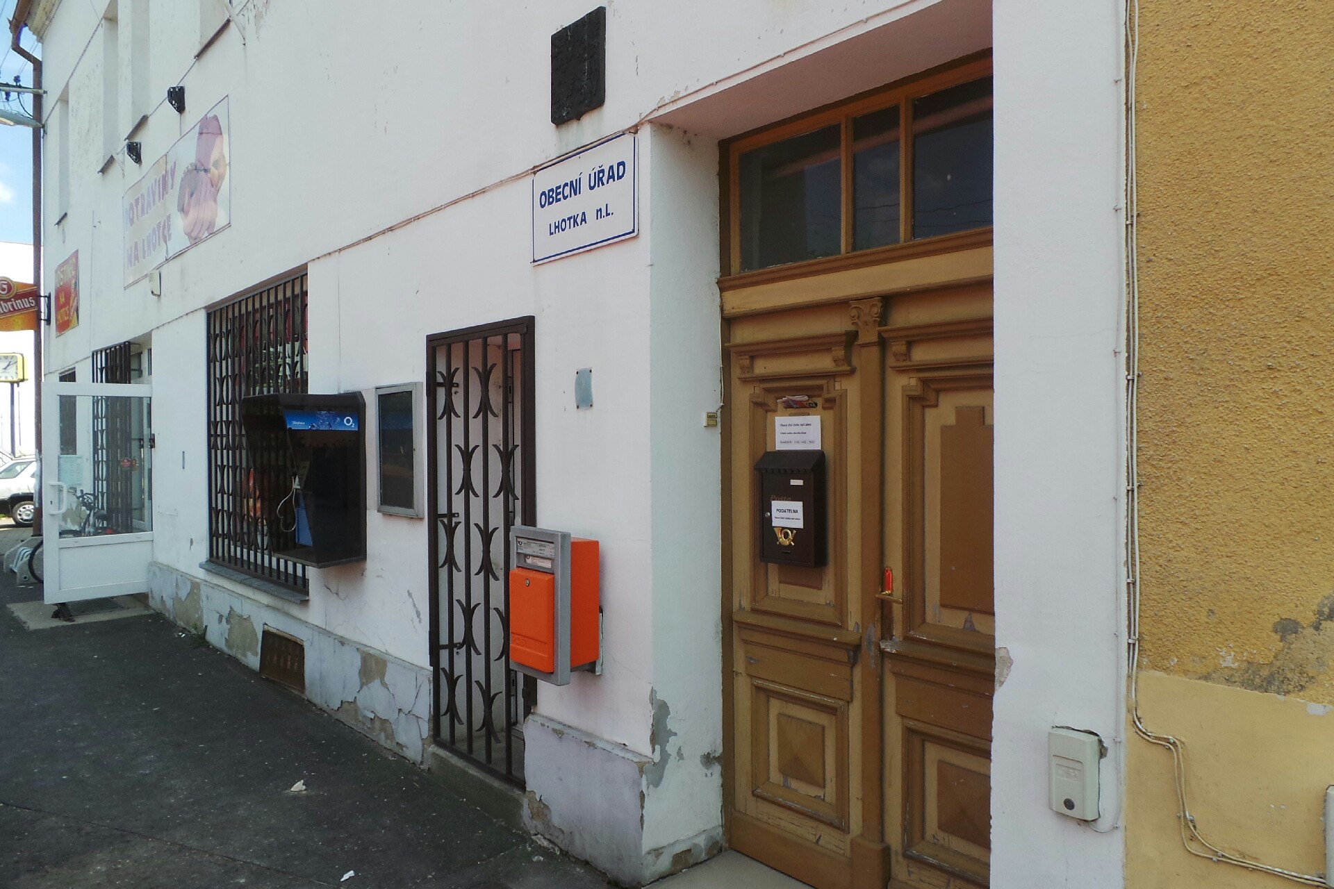 Lhotka nad Labem - obecní úřad