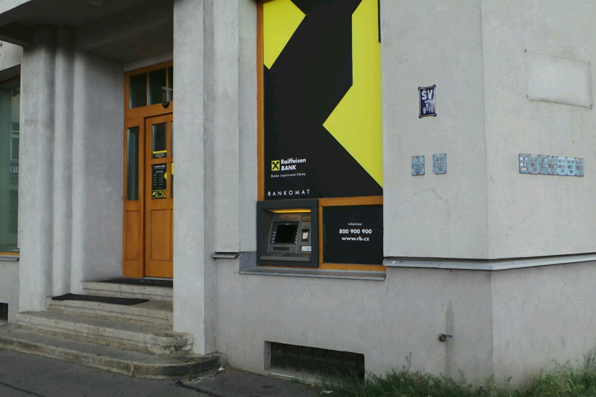 Raiffeisenbank - bankomat