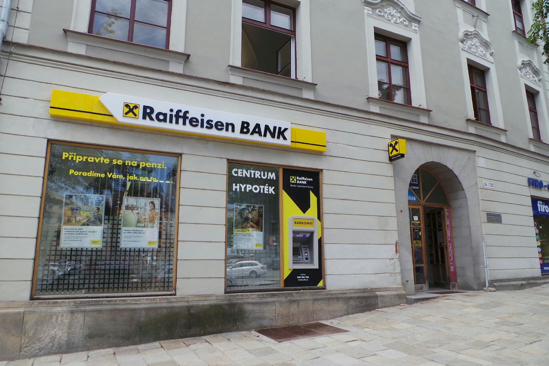 Raiffeisenbank - bankomat