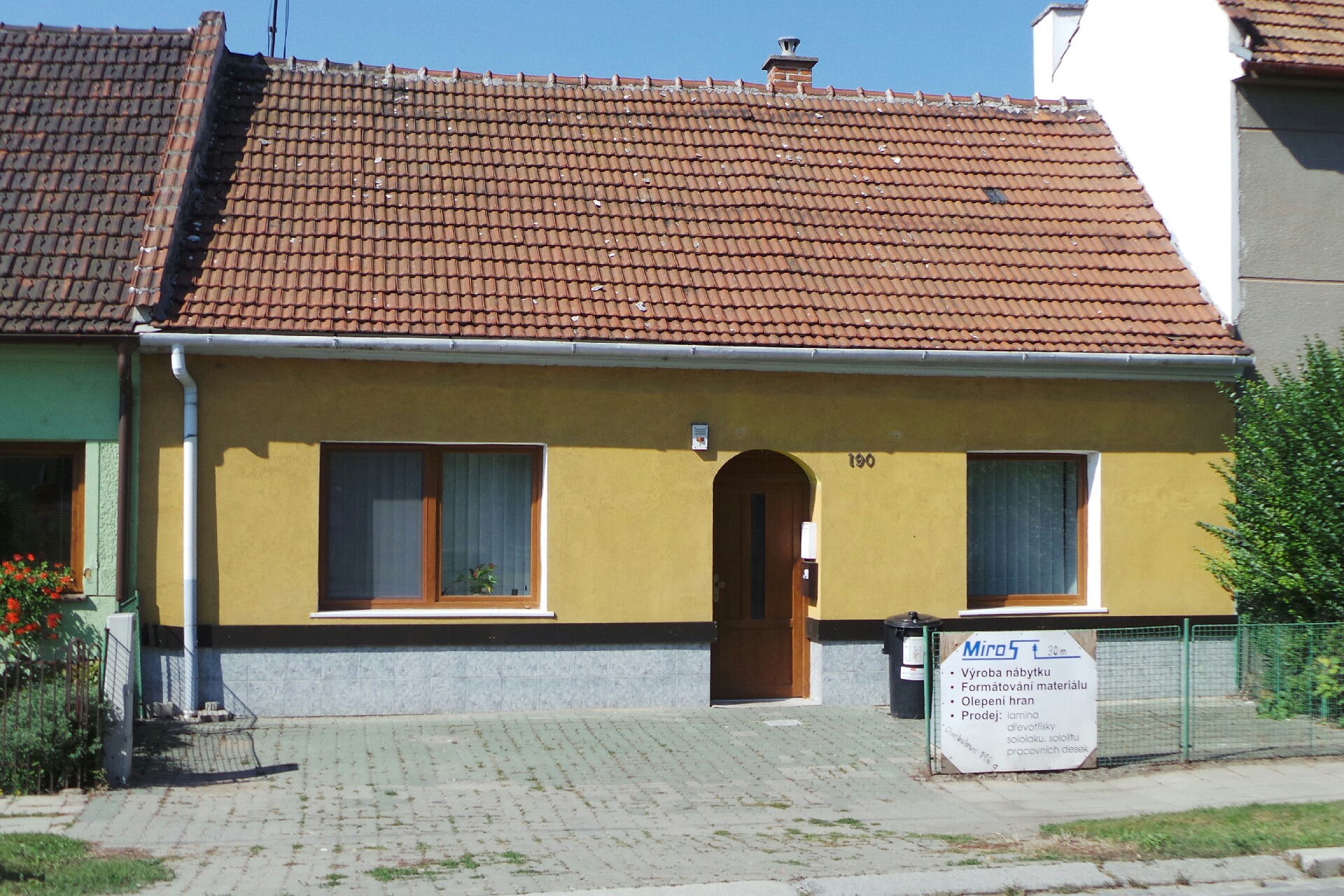 Soubor lidových písní a tanců Májek