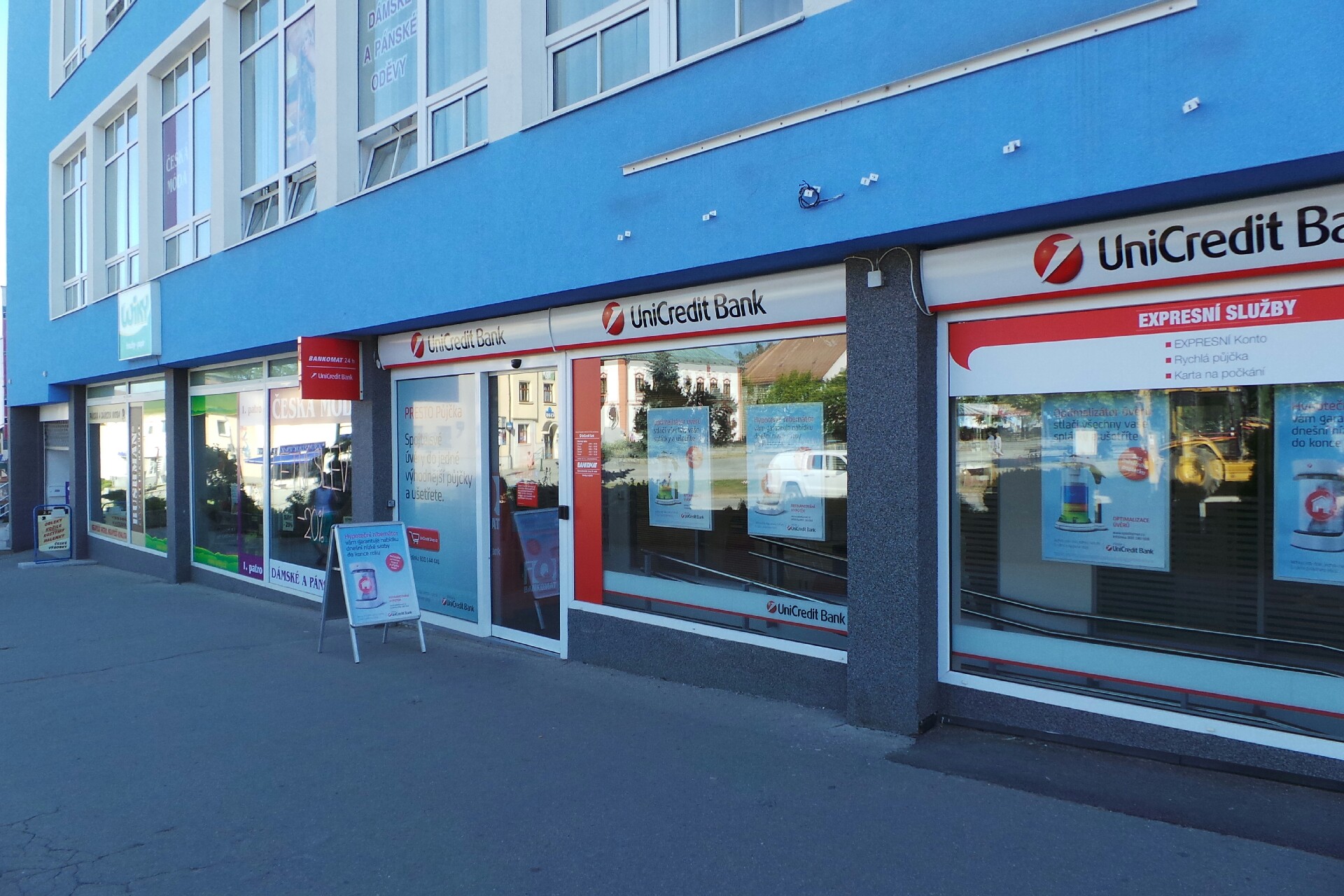 Bankomat UniCredit Bank Czech Republic foto 2