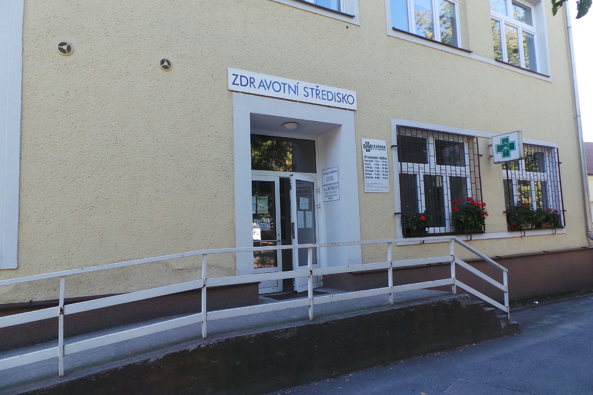 MUDr. Elena Izraelová - praktický lékař pro děti a dorost