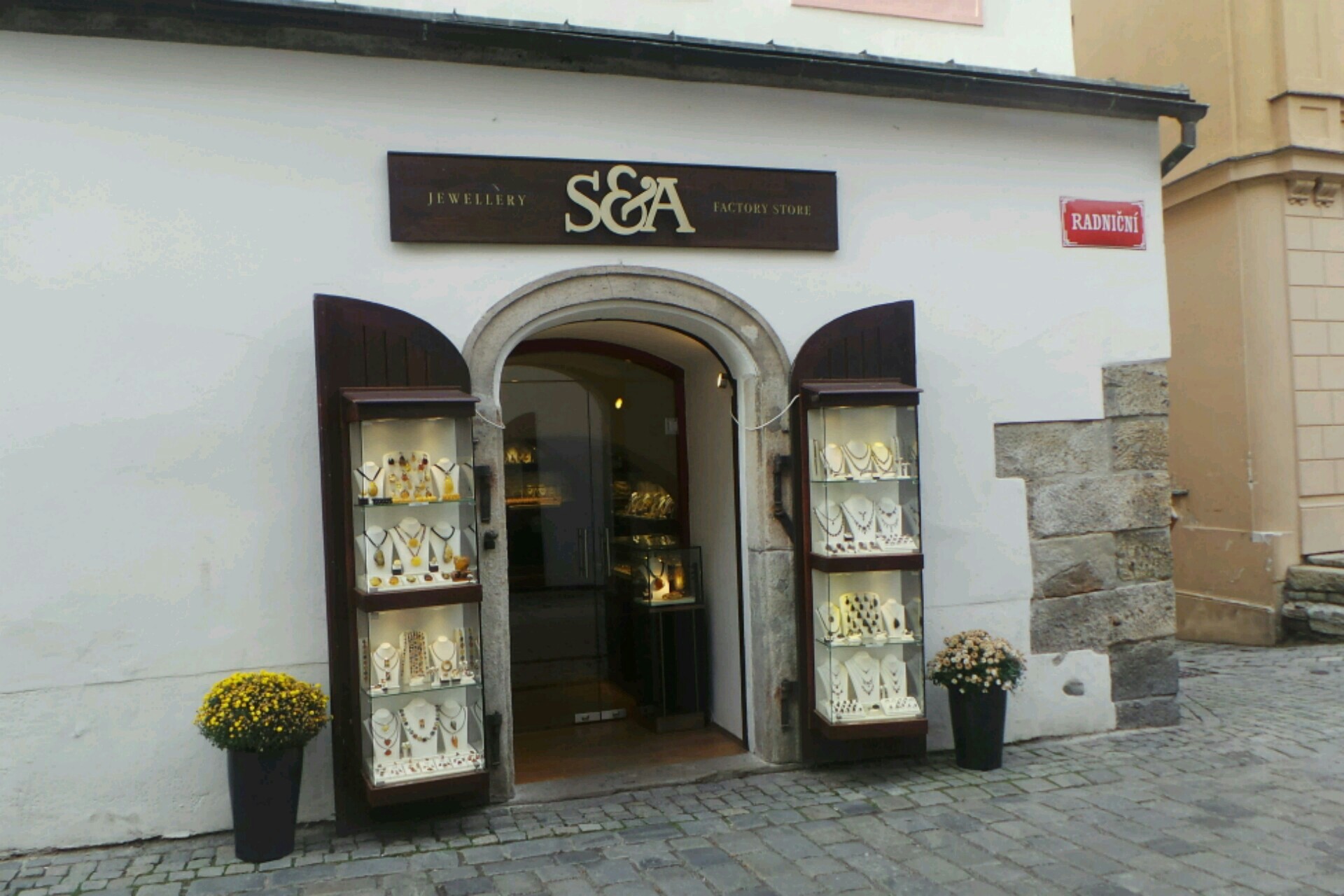 S & A foto 2