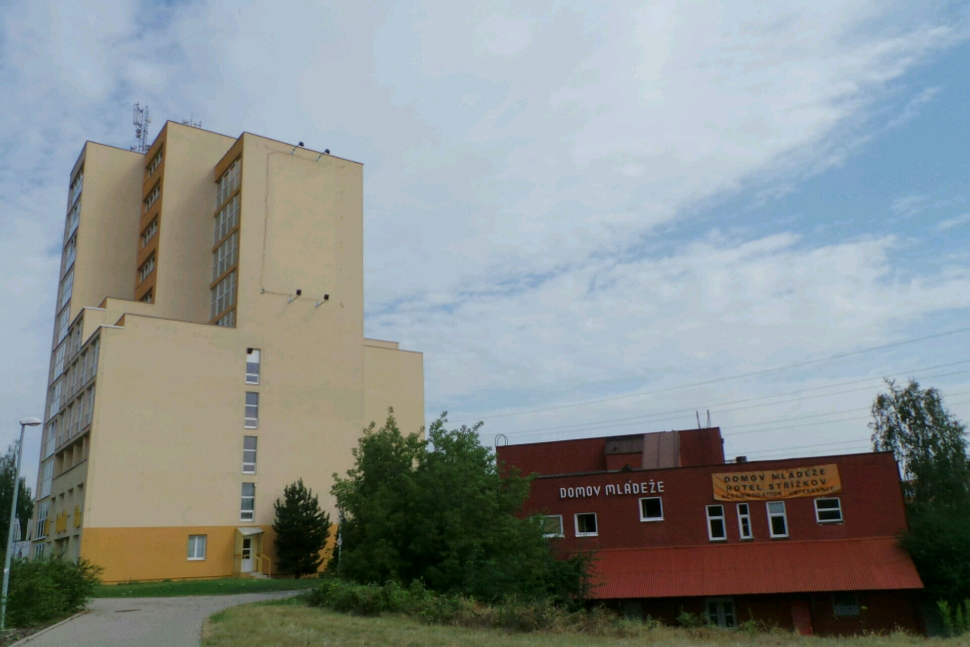 Domov mládeže a školní jídelna, Praha 9, Lovosická 42