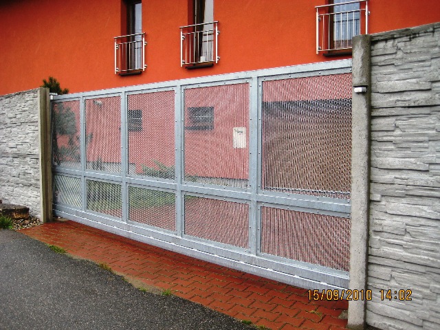 Univers, žaluzie - markýzy - rolety - garážová vrata - mříže foto 3