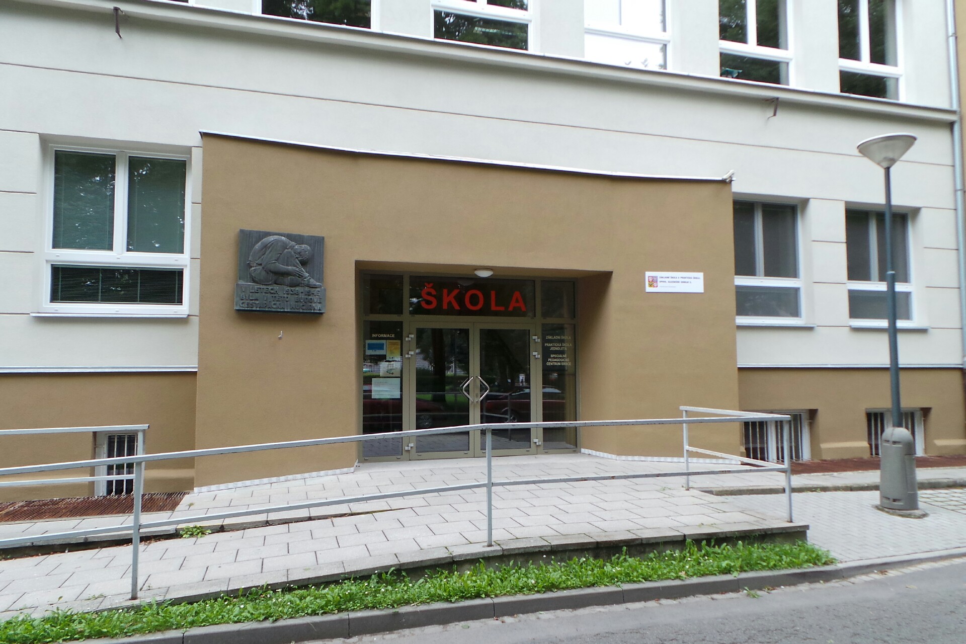 Základní škola a Praktická škola, Opava, Slezského odboje 5