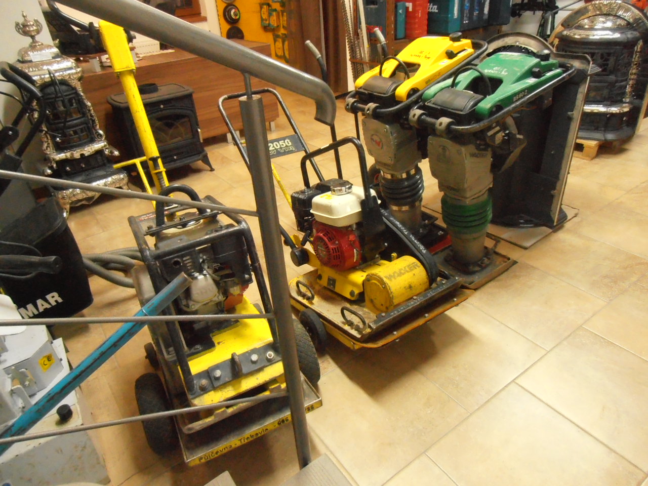 Vítězslav Vacek - Půjčovna nářadí lešení autoboxů Bečváry foto 2