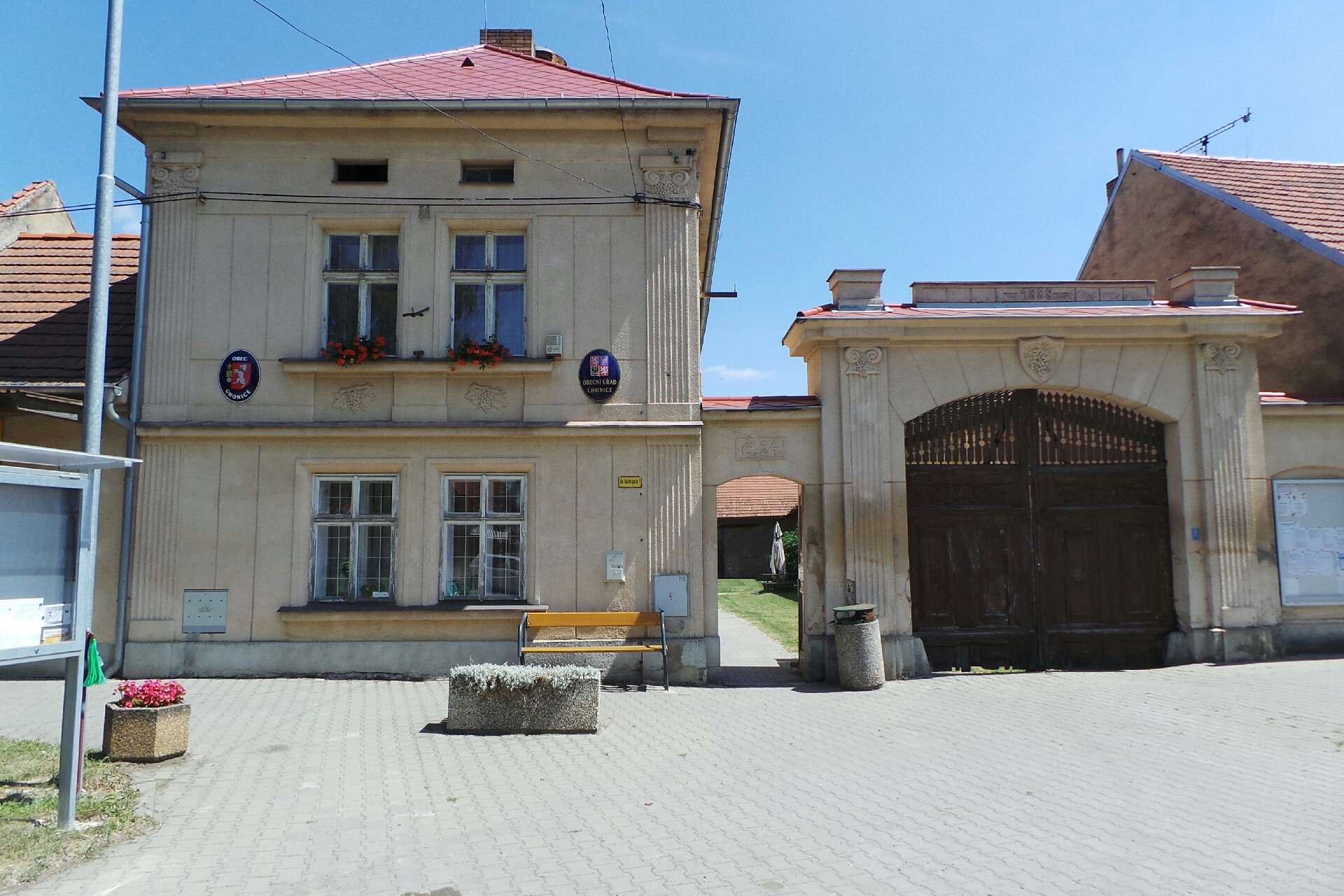 Úhonice - obecní úřad