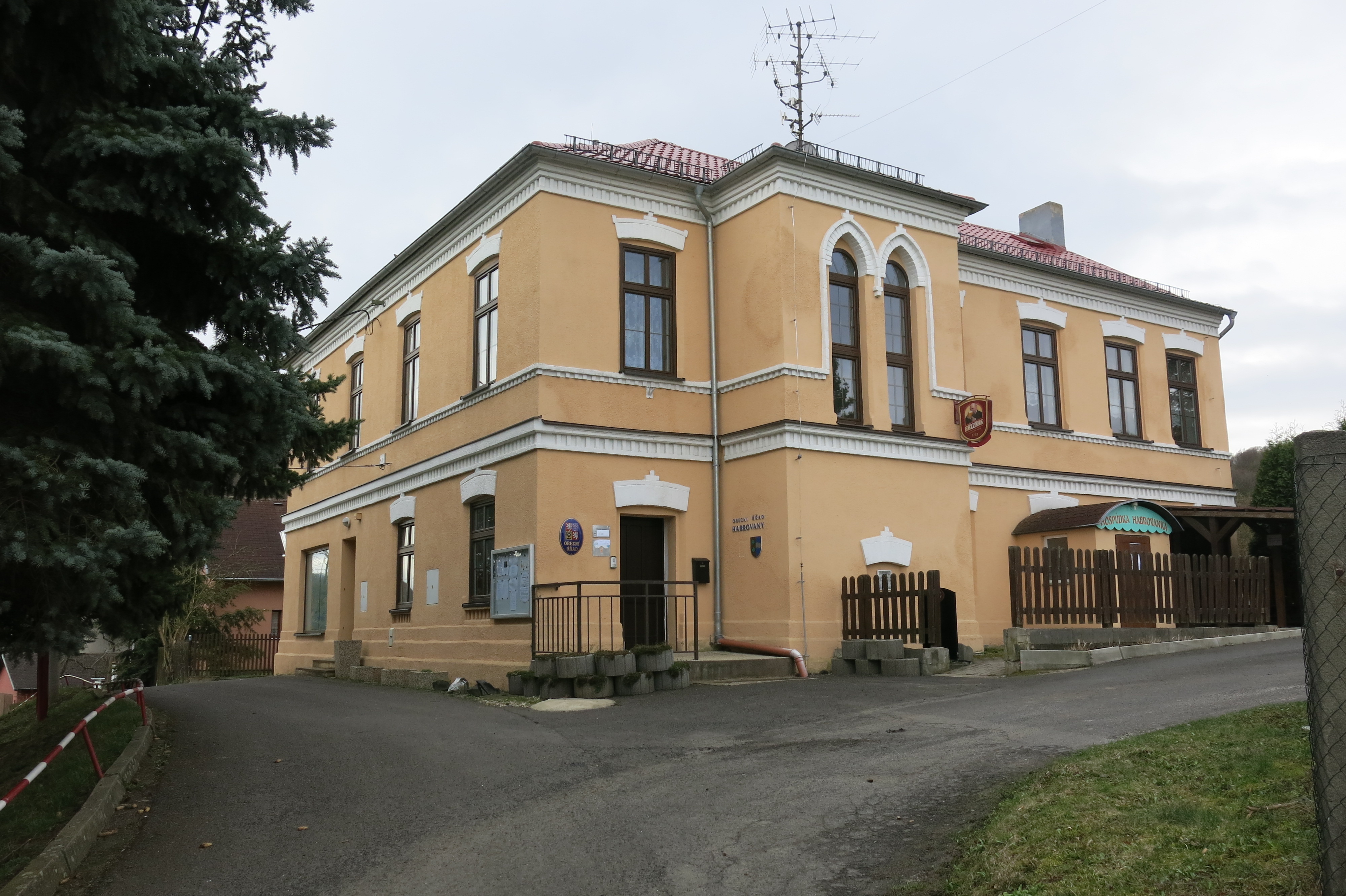 Habrovany - obecní úřad foto 1