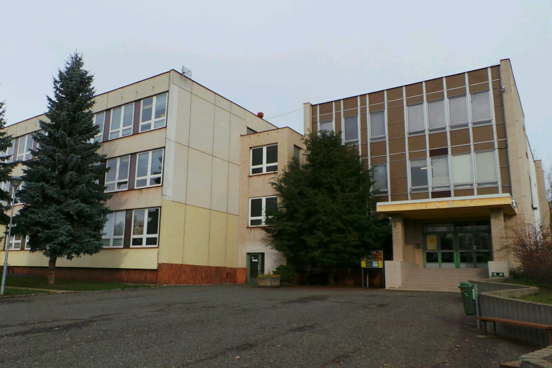 ZŠ Trutnov, R. Frimla